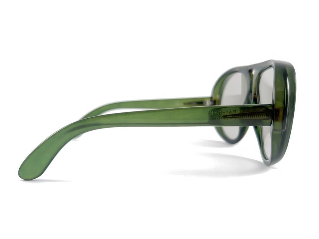 Ray Ban B&L Fenwick Mint Vintage  Grüne Optyl-Sonnenbrille, hergestellt in Kanada im Angebot 2