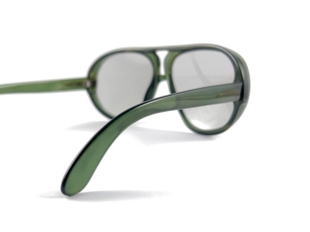 Mint Vintage Ray Ban B&L Fenwick  Green Optyl Sunglasses Made In Canada For Sale 3