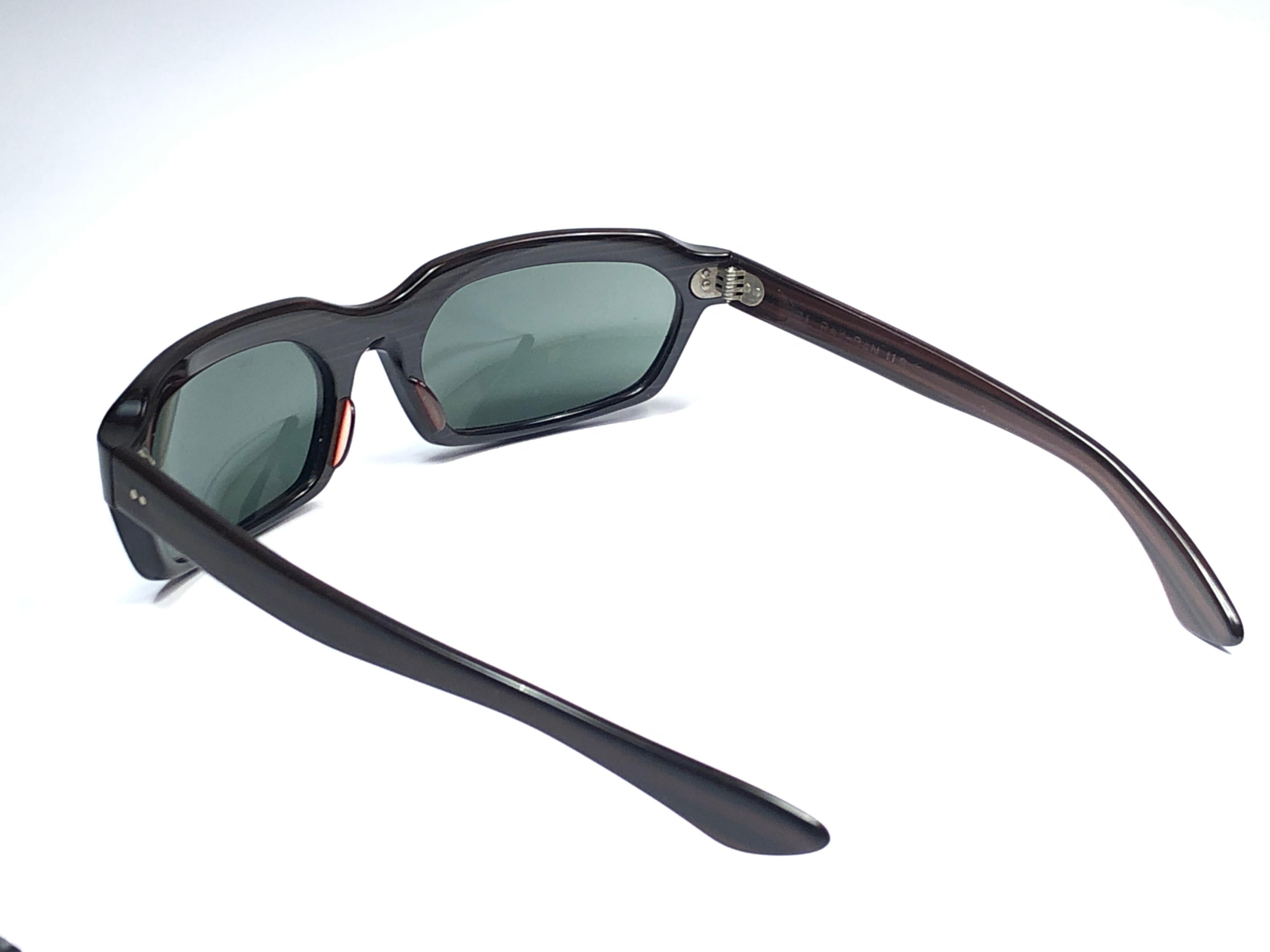 Mint Vintage Ray Ban Chalet 1960's Mid Century G15 Lenses USA Sunglasses In New Condition In Baleares, Baleares