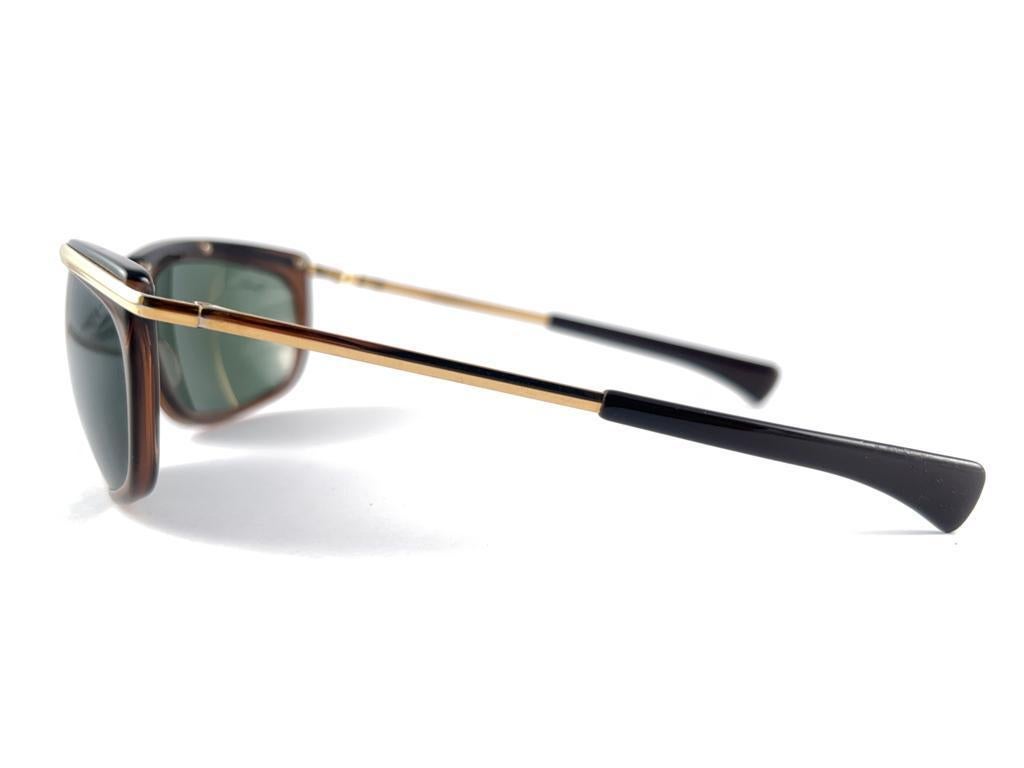 Mint Vintage Ray Ban Olympia Gold & Brown G15 Grey Lenses 1980's B&L Sunglasses Unisexe en vente