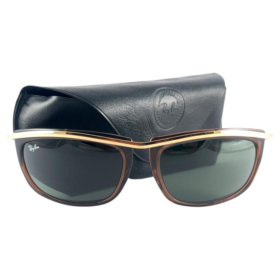 Mint Vintage Ray Ban Olympia Gold & Brown G15 Grey Lenses 1980's B&L Sunglasses en vente