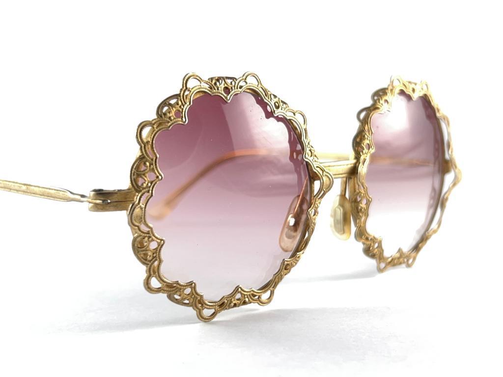 Marron Lunettes roses dégradées vintage à monture ronde en or, fabriquées en Italie, années 1960 en vente