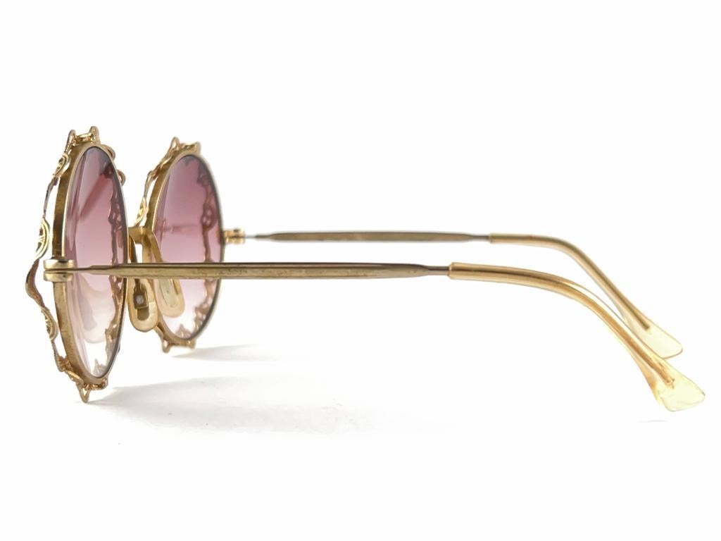 Women's or Men's Mint Vintage Round Gold Frame Gradient Pink Lenses 1960'S Made In Italy For Sale