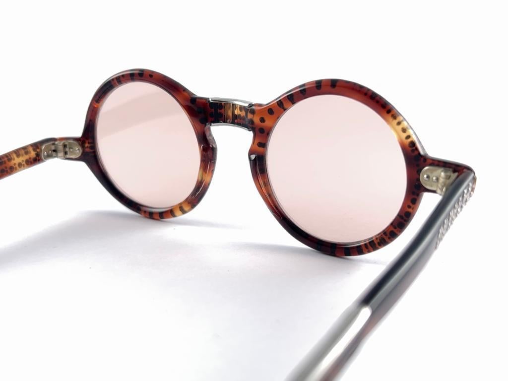 Mint Vintage Round Rhinestones Tortoise Foldability 1980's France Sunglasses en vente 7
