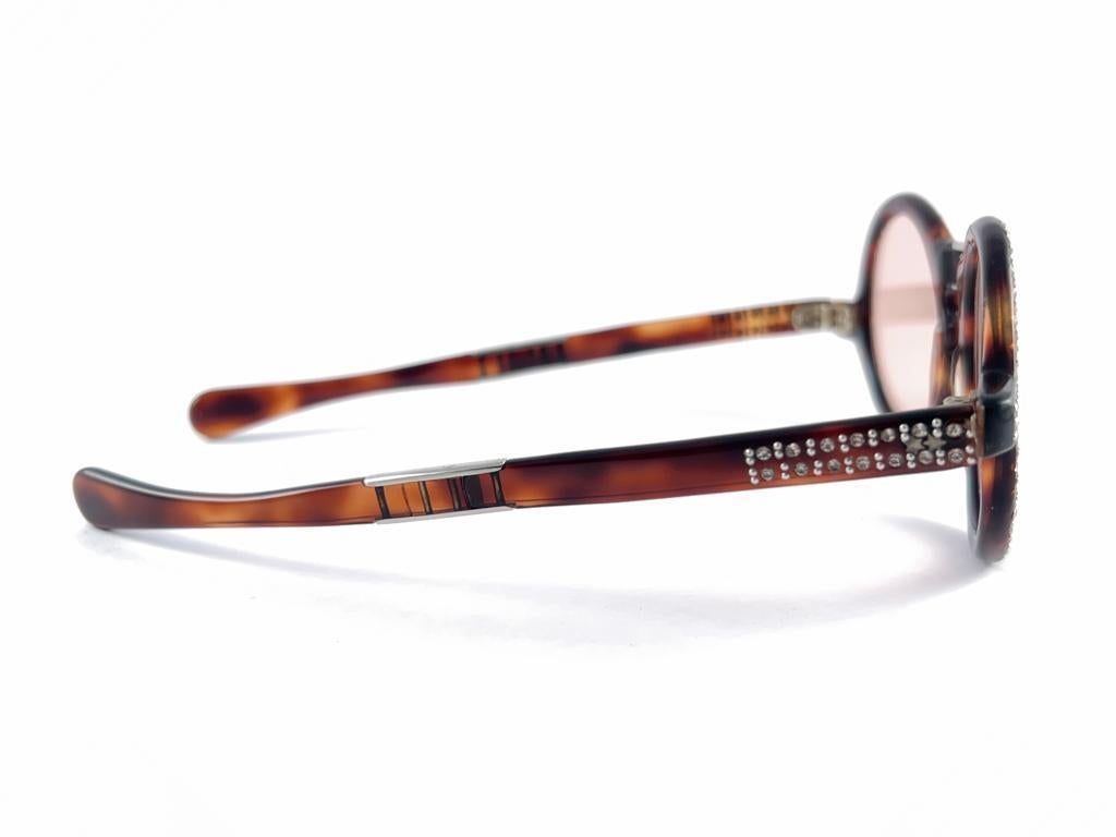 Mint Vintage-Sonnenbrille mit runden Strasssteinen und Schildpatt, klappbar, 1980er Jahre im Angebot 2