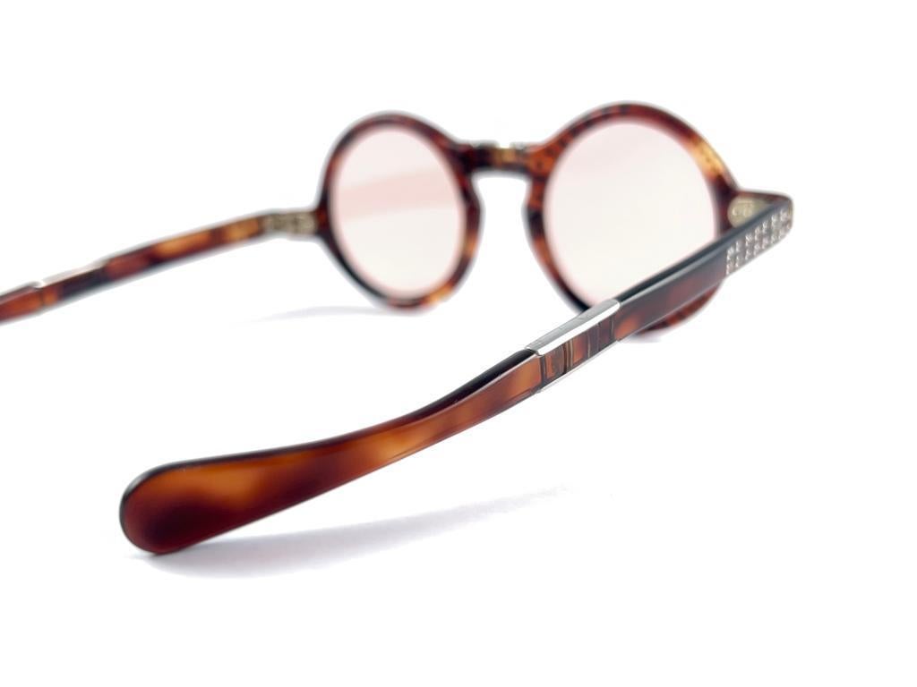 Mint Vintage Round Rhinestones Tortoise Foldability 1980's France Sunglasses en vente 4