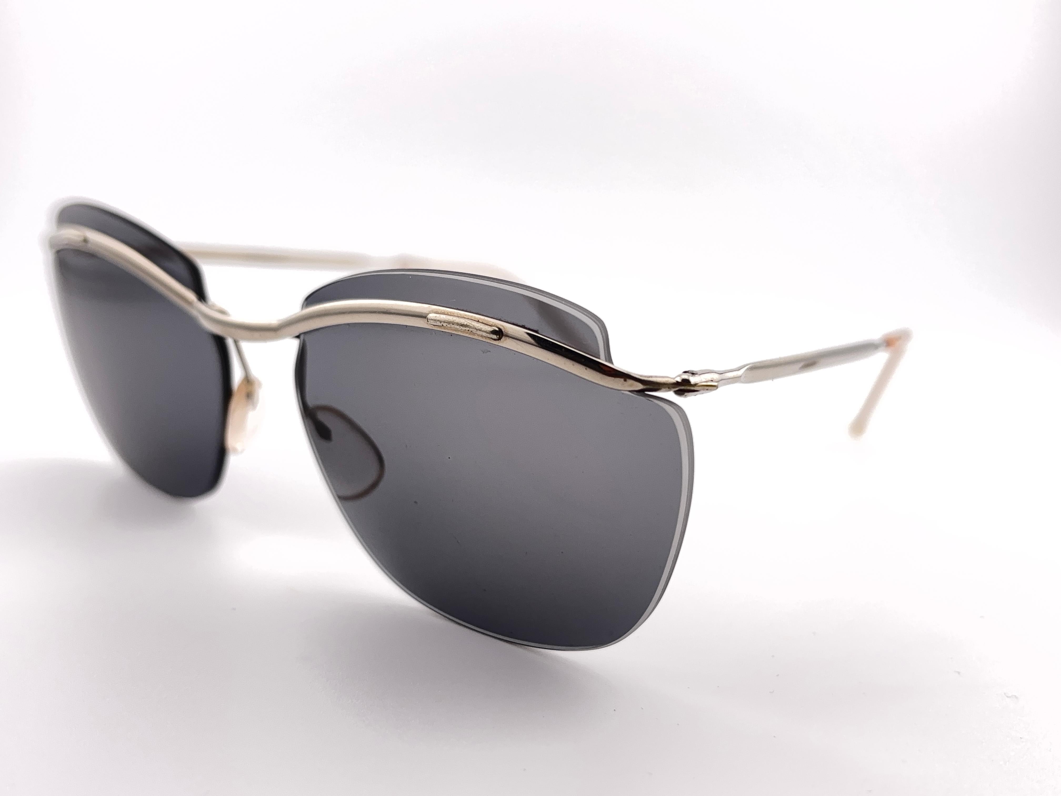 Occhiali da sole d'epoca Sol Amor con montatura media grigia e argento anni '60, Francia in vendita 1