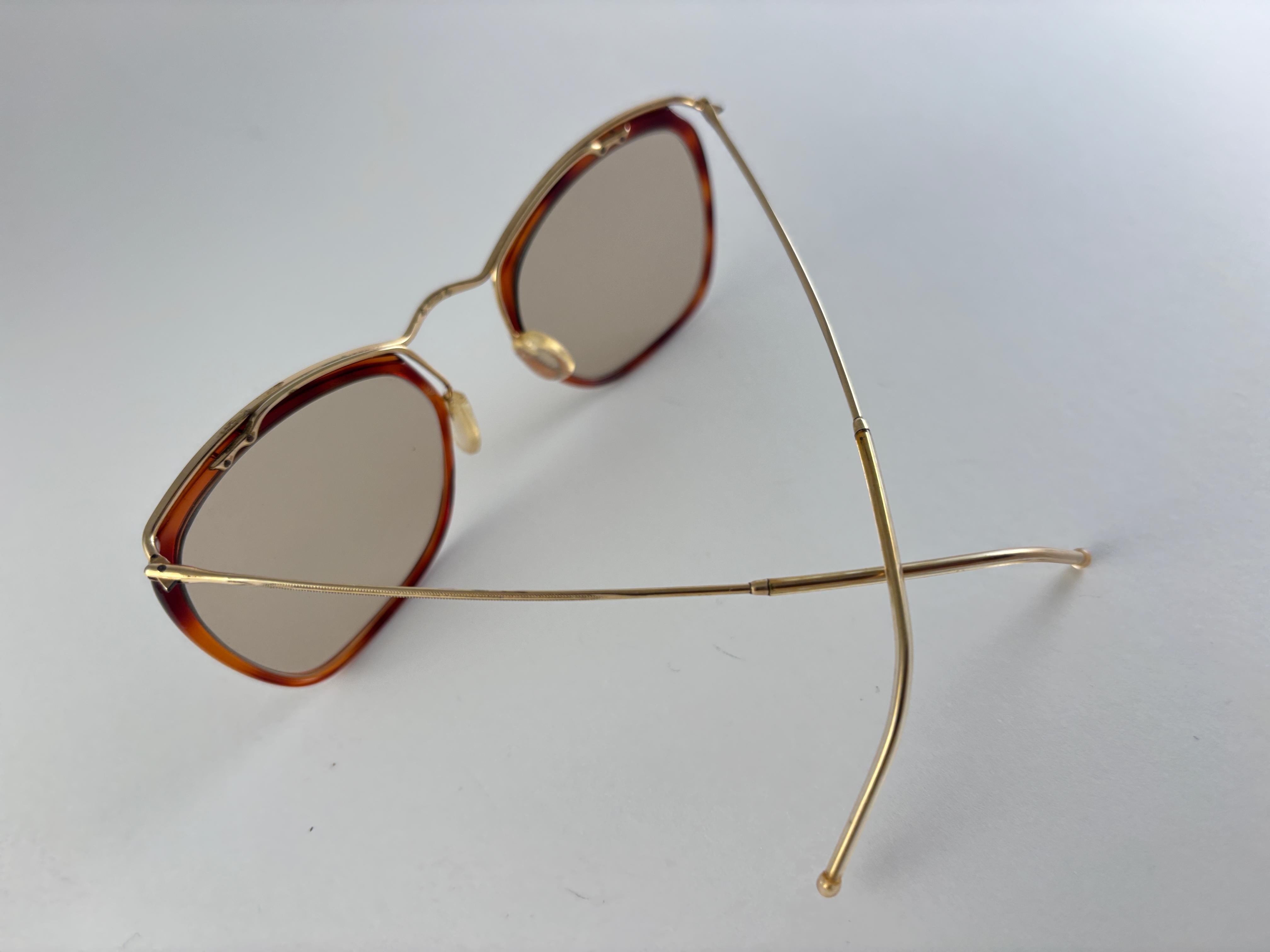 Mint Vintage Sol Amor Kleine Schildkröte & Gold Frame Sonnenbrillen 1960er Jahre Frankreich für Damen oder Herren im Angebot