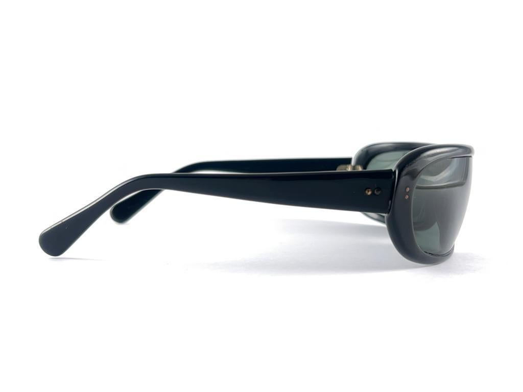 Women's or Men's Mint Vintage Swank Black Wrap Frame 70'S Sunglasses Made In France
