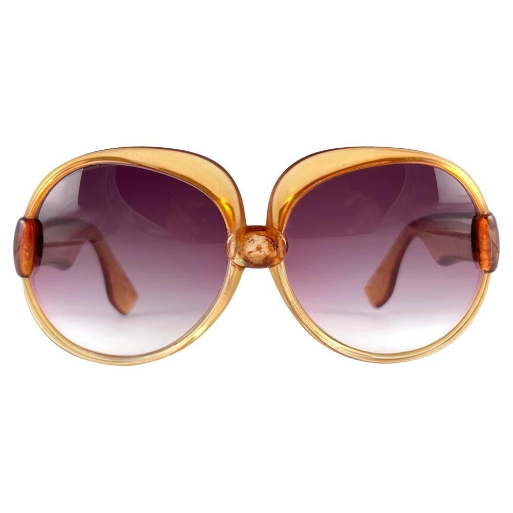 Mint Vintage Yves Saint Laurent YSL 543 Translucent Amber 70s France Lunettes de soleil  en vente
