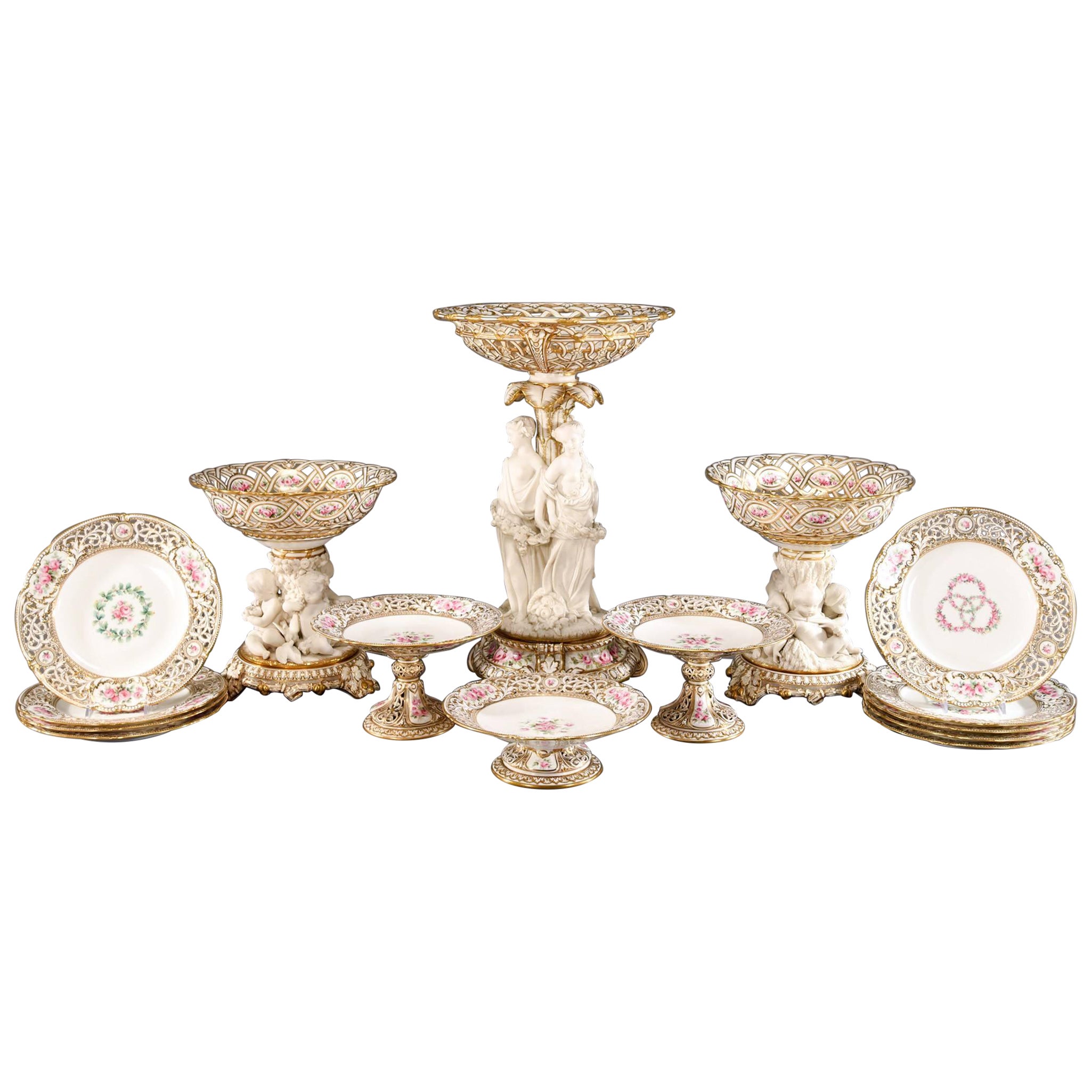 Minton, vergoldetes Dessertservice aus dem 19. Jahrhundert, 15 Teile Parianische Figuren, handbemalte Rosen