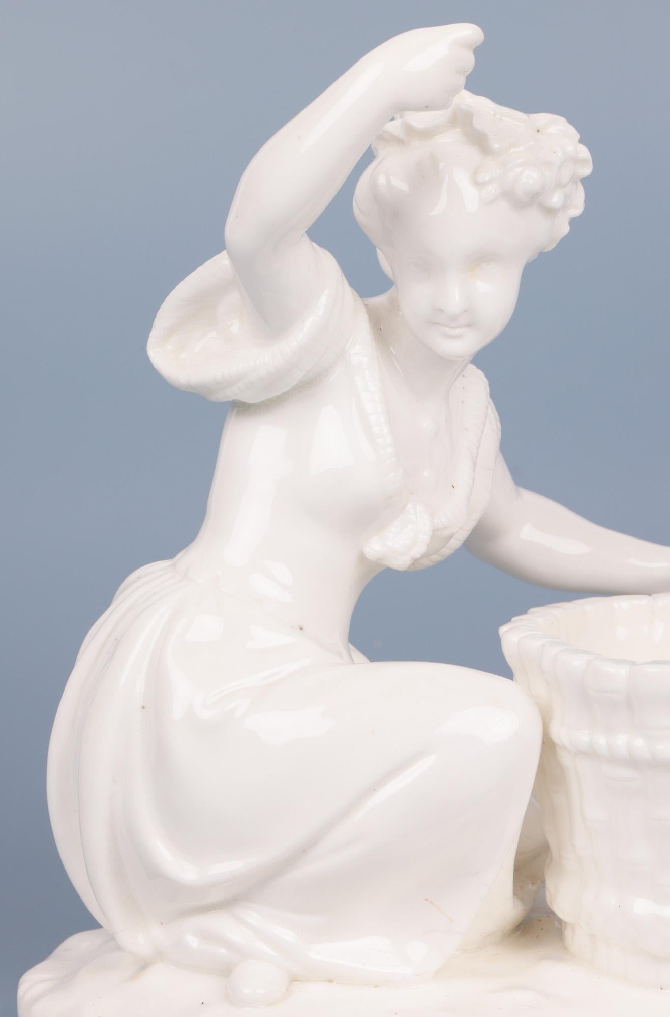 Centro de mesa antiguo de porcelana Blanc de Chine de Minton en venta 7