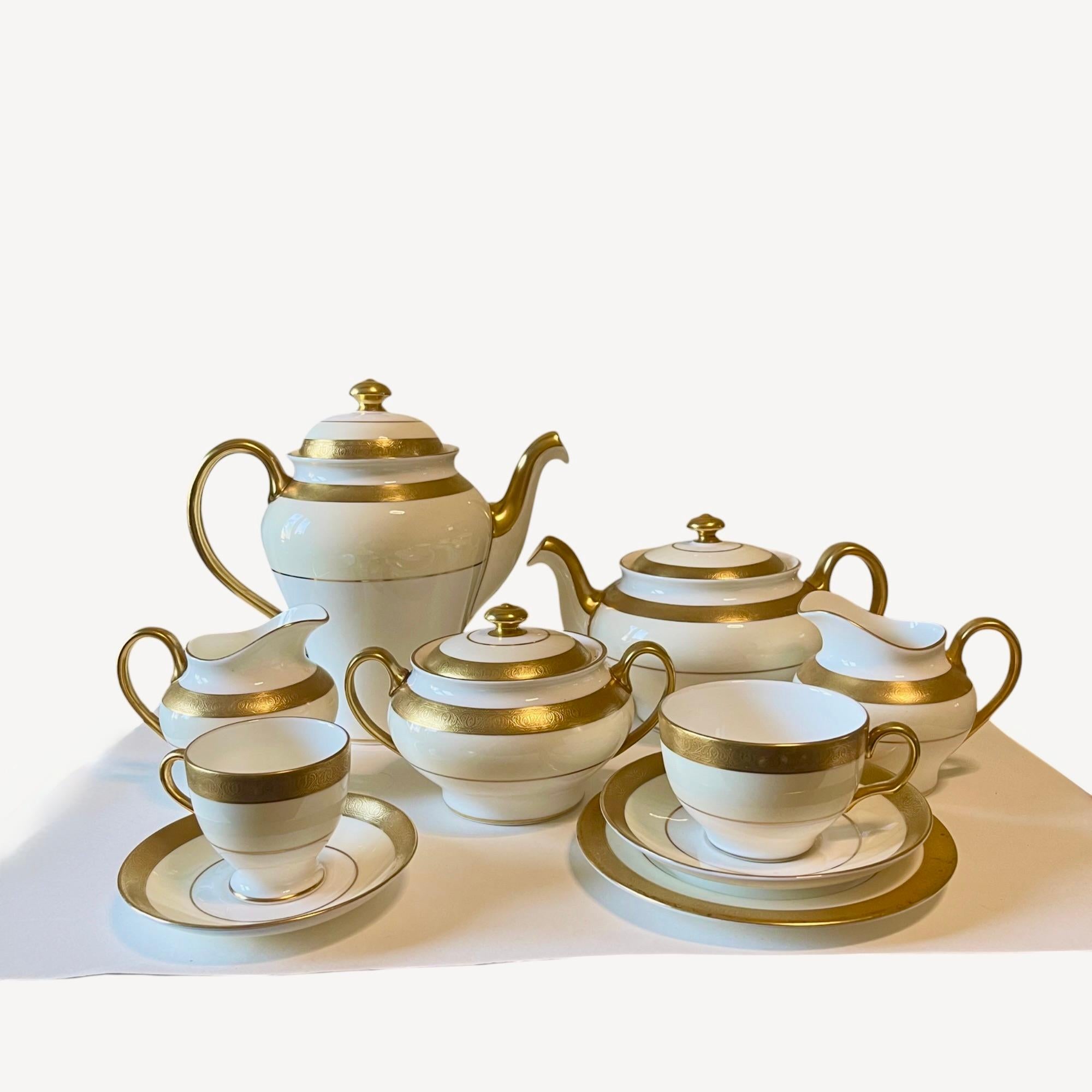 Service à thé et à café Minton Buckingham pour 12 personnes, 65 pièces Bon état - En vente à CA, CA