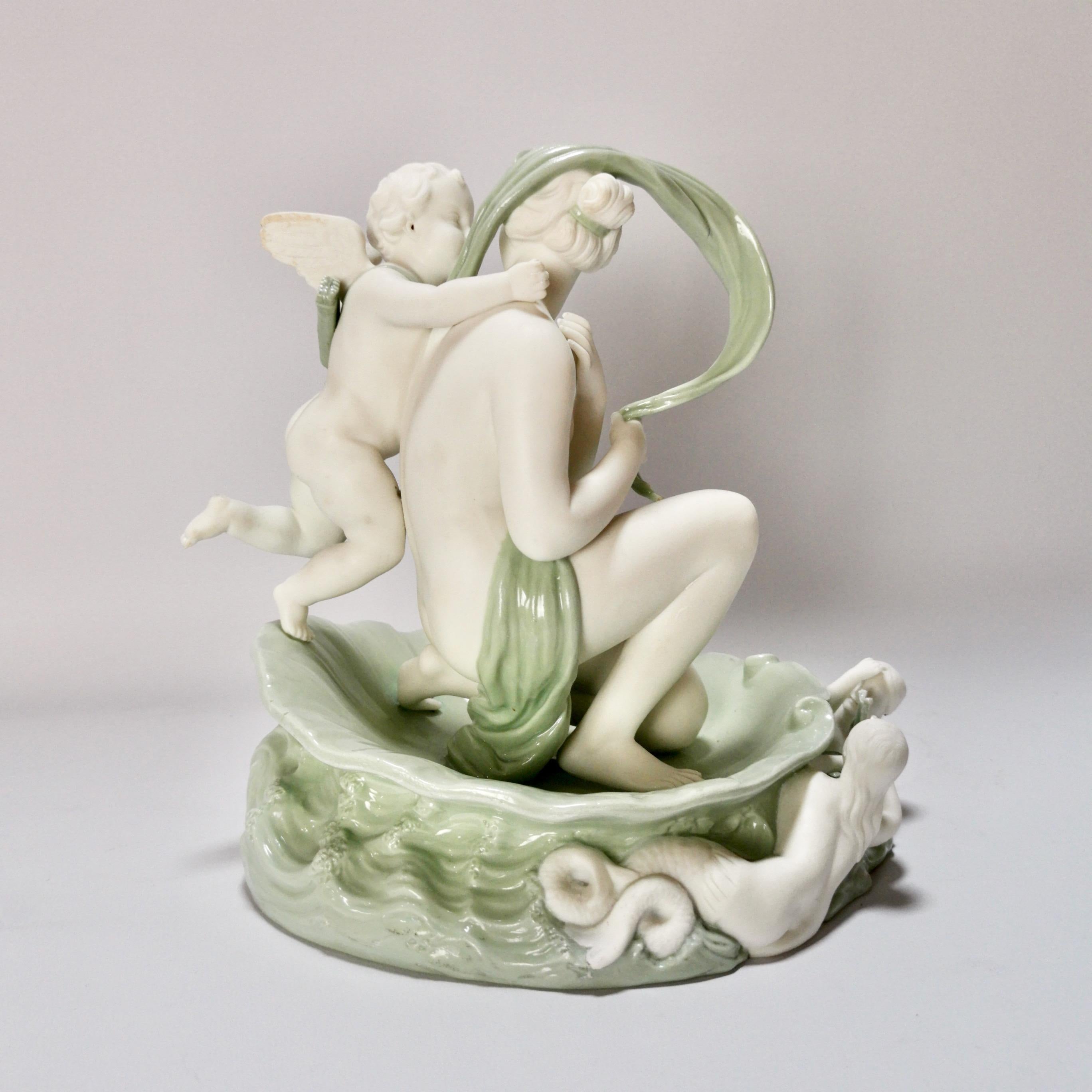 Minton Celadon Parianische Porzellanskulptur, Venus und Amor, viktorianisch, 1861 (Englisch) im Angebot