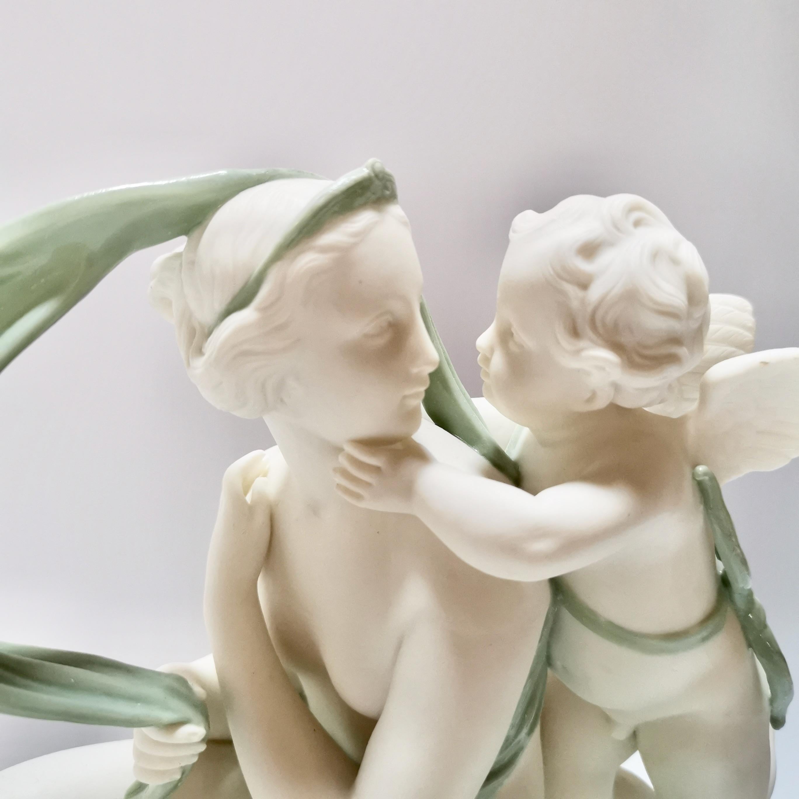 Minton Celadon Parianische Porzellanskulptur, Venus und Amor, viktorianisch, 1861 (Mittleres 19. Jahrhundert) im Angebot
