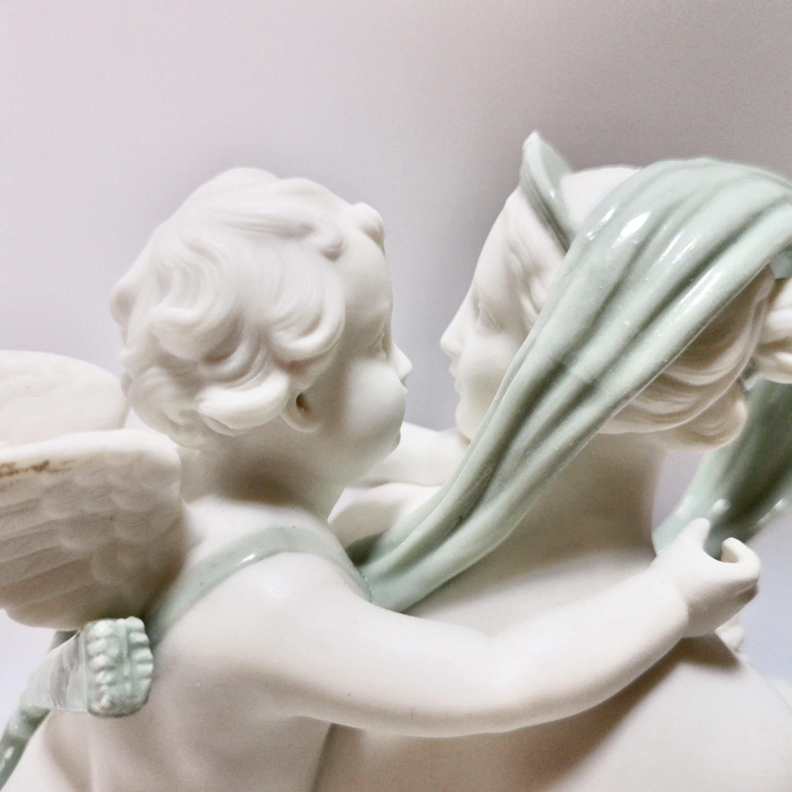 Minton Celadon Parianische Porzellanskulptur, Venus und Amor, viktorianisch, 1861 im Angebot 2
