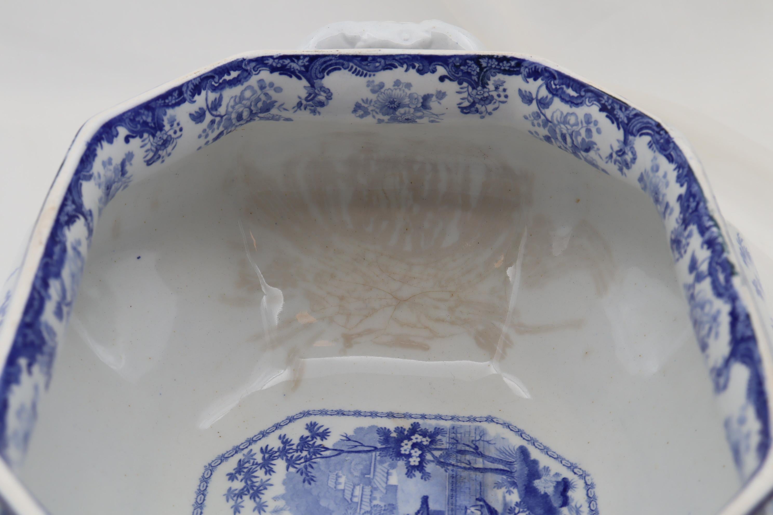 Minton Chinese Marine Soup Tureen with under Dish and Ladle In Good Condition For Sale In East Geelong, VIC