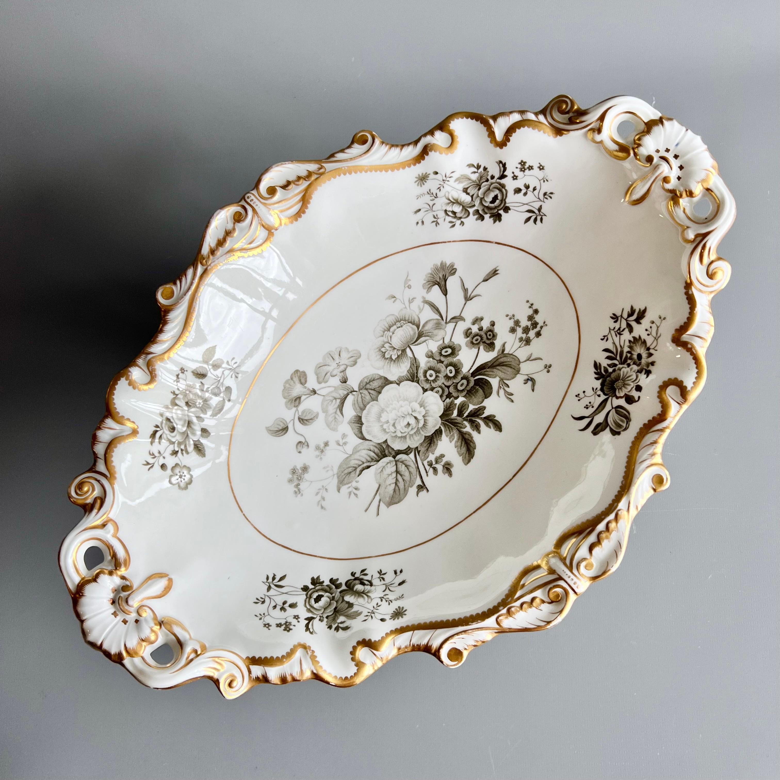 Minton Dessert Service, Inverted Shell White with Monochrome Flowers, ca 1830 For Sale 3