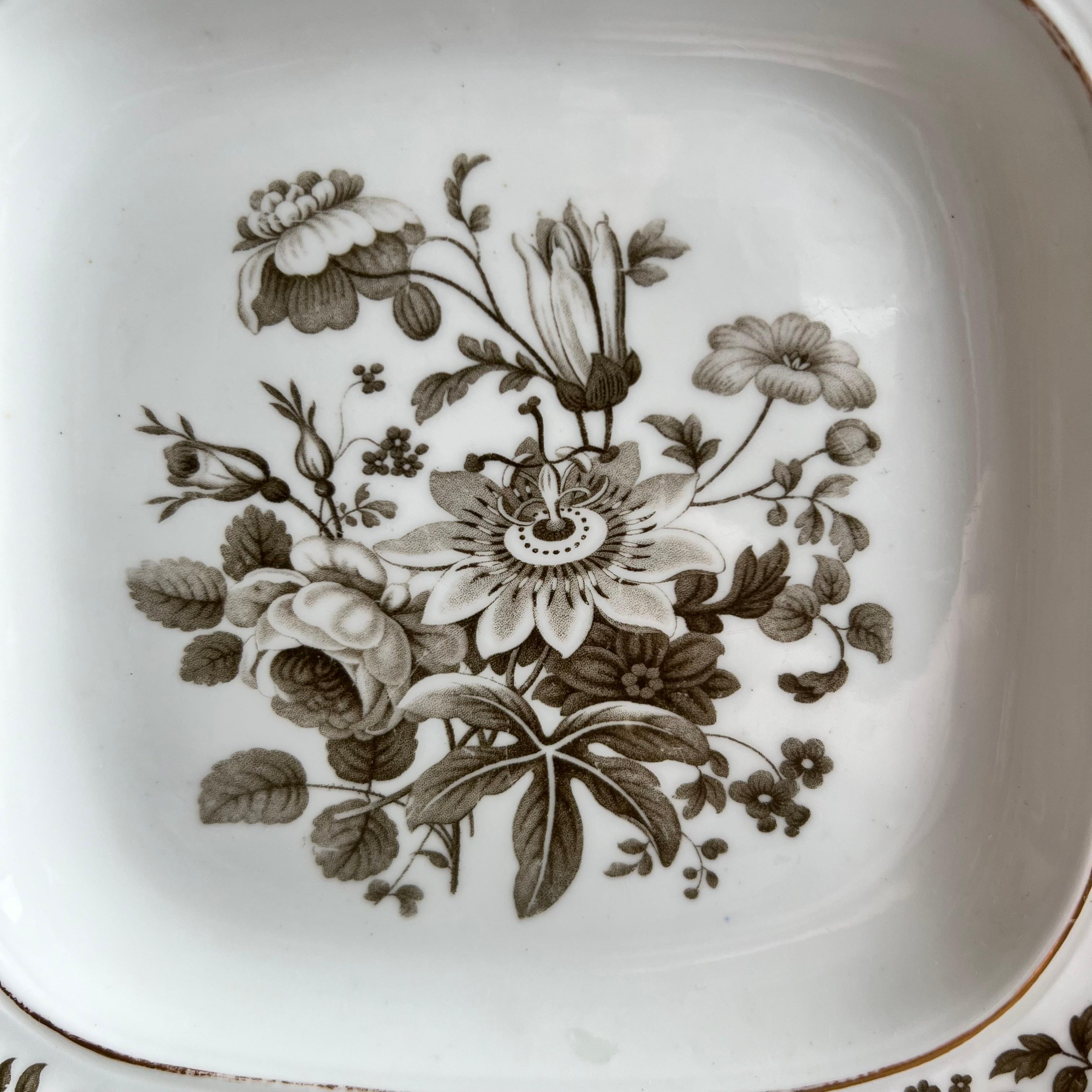 Minton Dessert-Service, umgedrehte weiße Muschel mit monochromen Blumen, um 1830 im Angebot 8