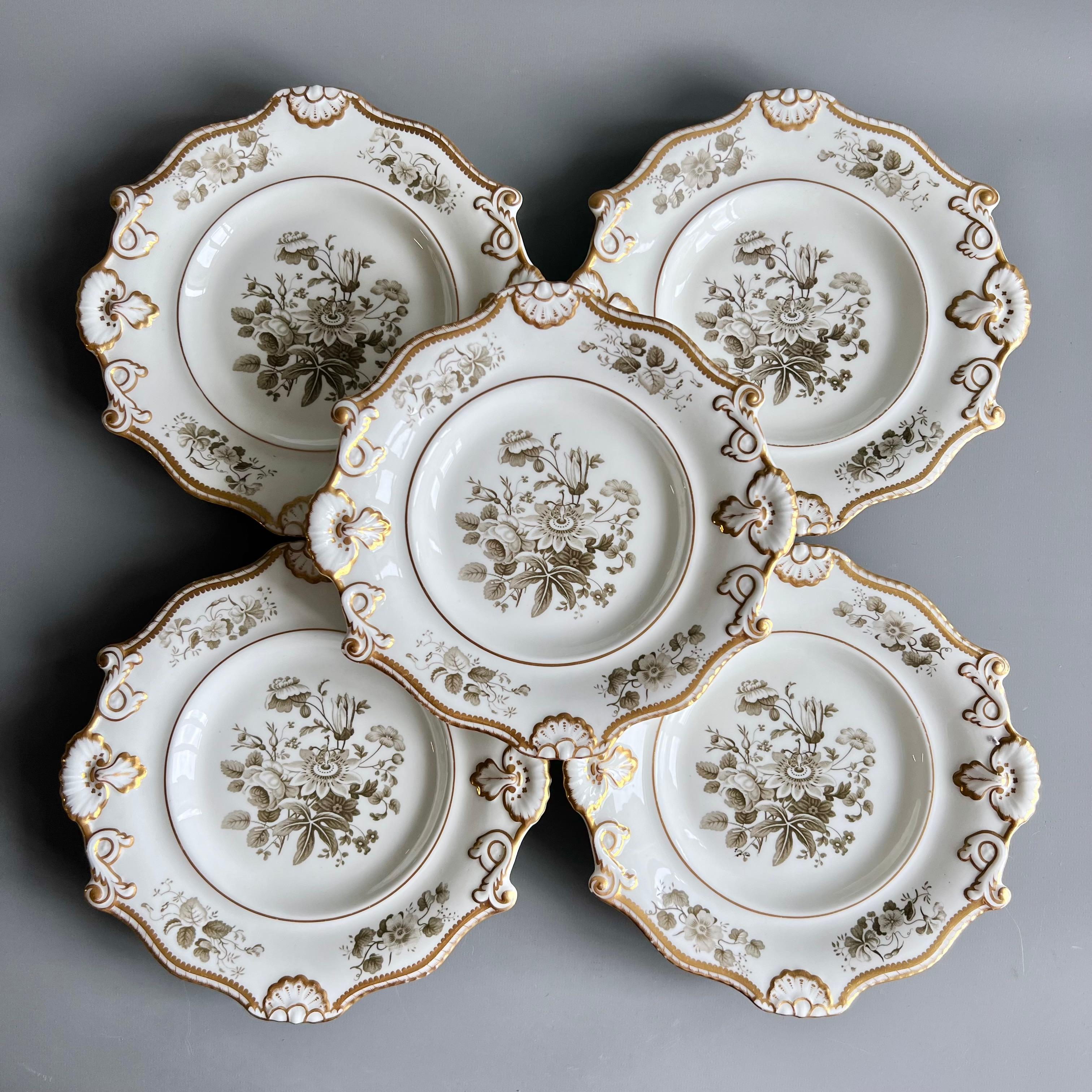 Minton Dessert Service, Inverted Shell White with Monochrome Flowers, ca 1830 In Good Condition For Sale In London, GB