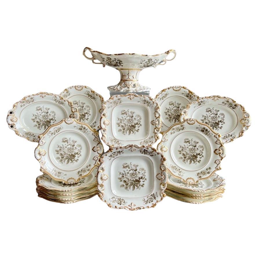 Minton Dessert-Service, umgedrehte weiße Muschel mit monochromen Blumen, um 1830 im Angebot