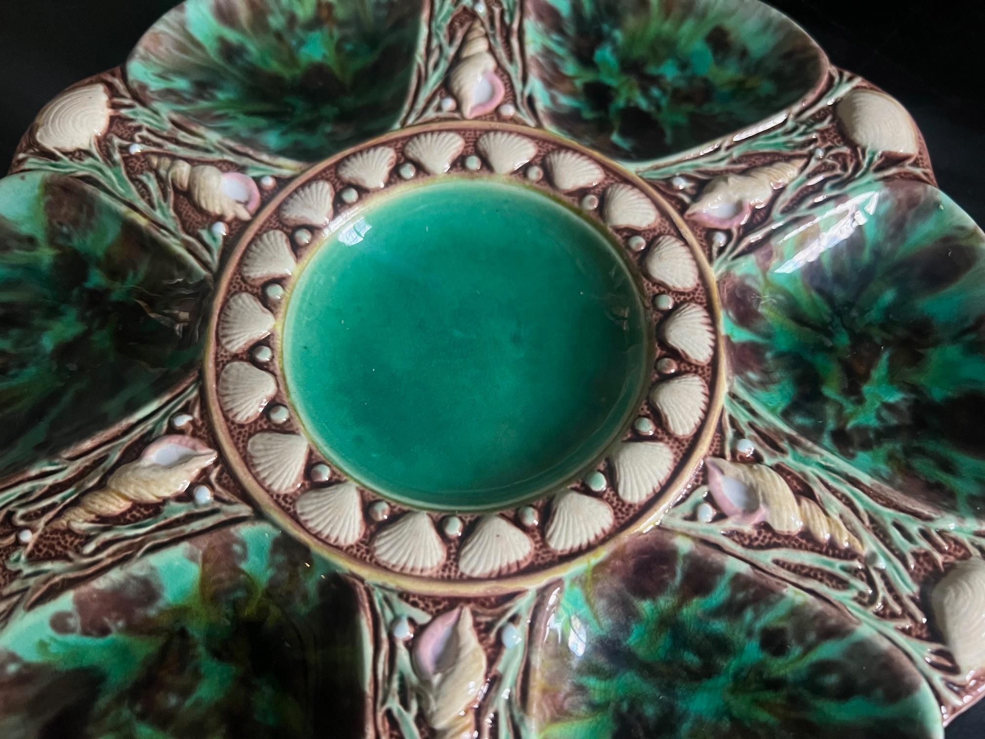Minton Smaragdgrüner Austernteller, um 1873 (Spätes 19. Jahrhundert) im Angebot