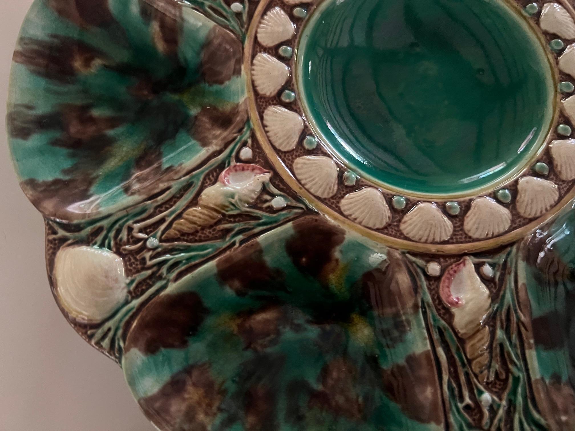 Minton Smaragdgrüner Austernteller, um 1876 (Handbemalt) im Angebot