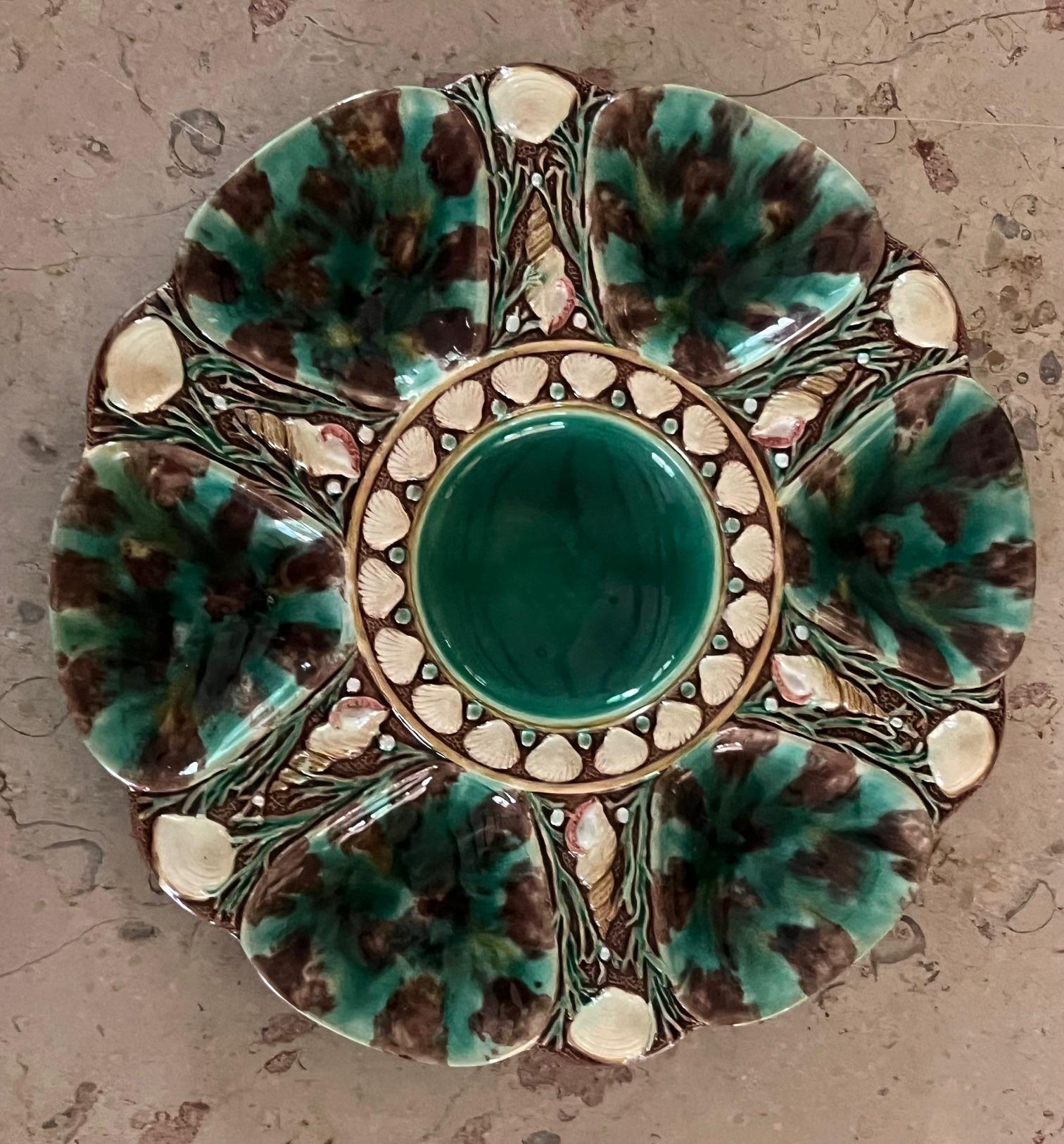 Minton Smaragdgrüner Austernteller, um 1876 (Spätes 19. Jahrhundert) im Angebot