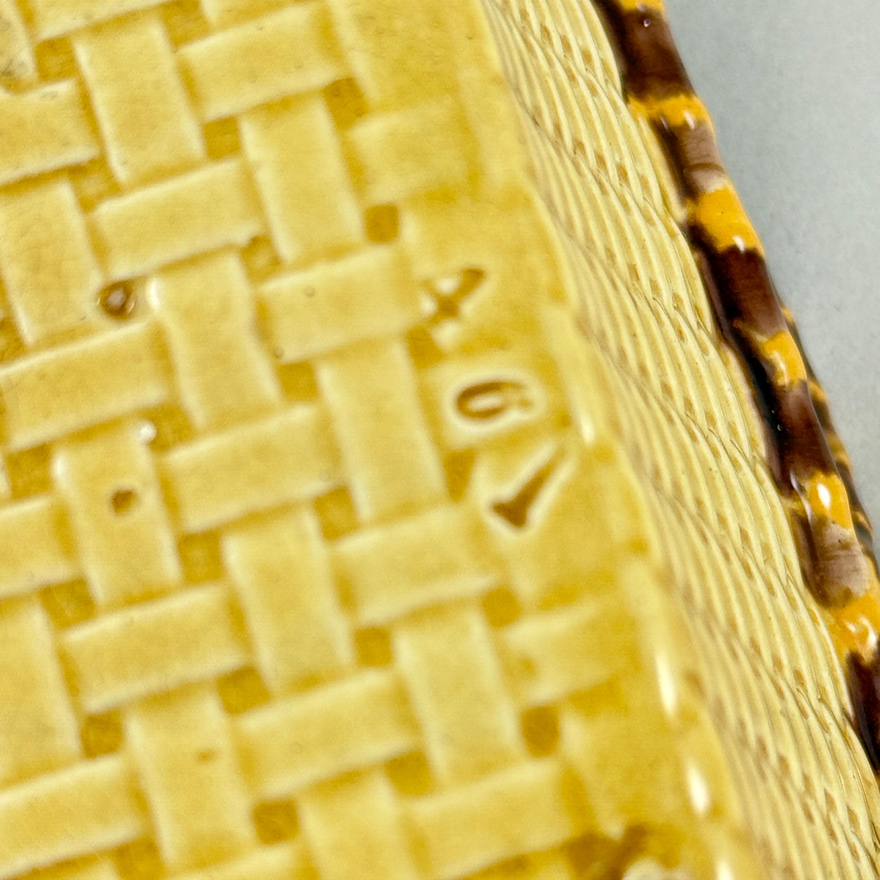 Cesta de baratijas Minton English Majolica Yellow Vide-Poche en venta 4
