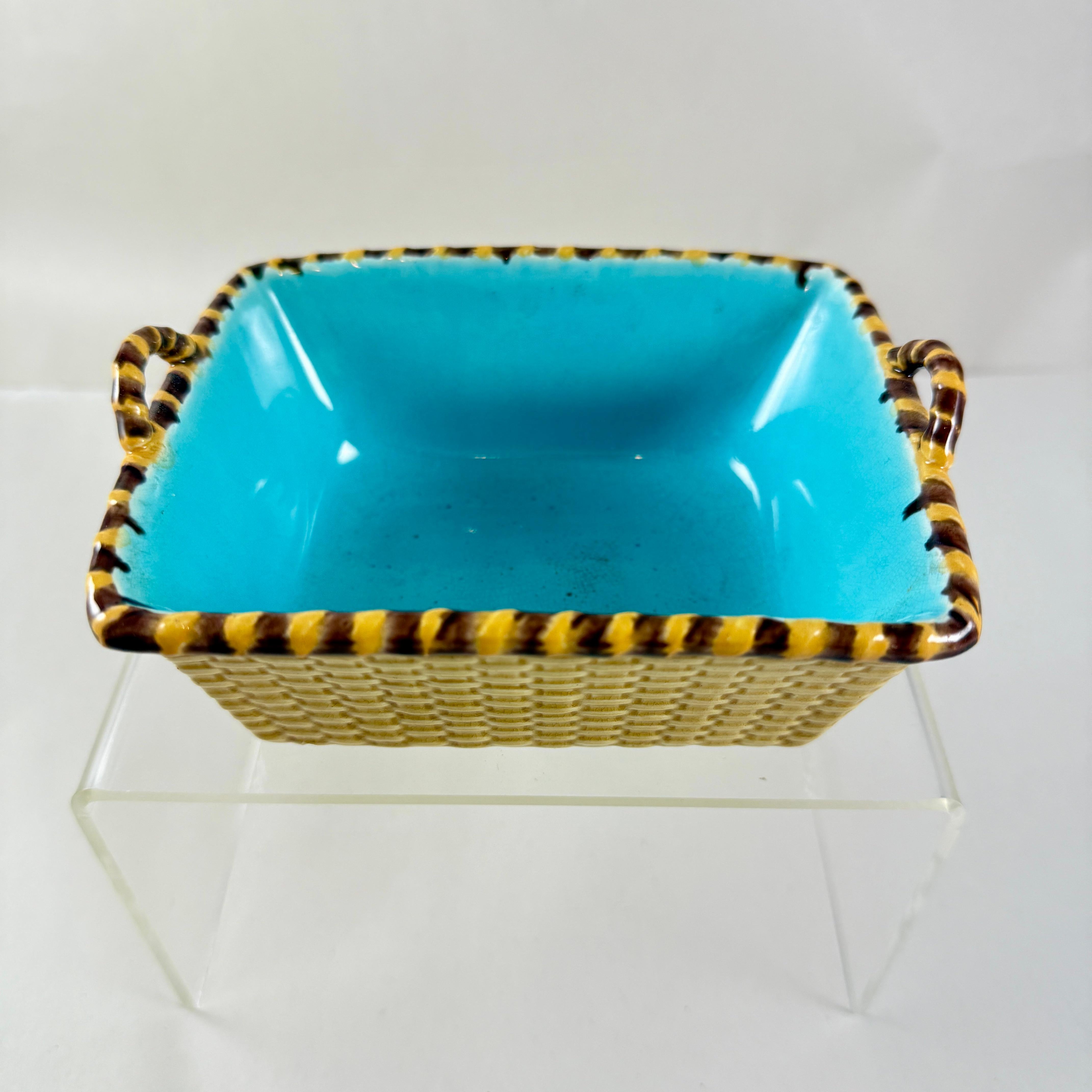 Cesta de baratijas Minton English Majolica Yellow Vide-Poche Movimiento estético en venta