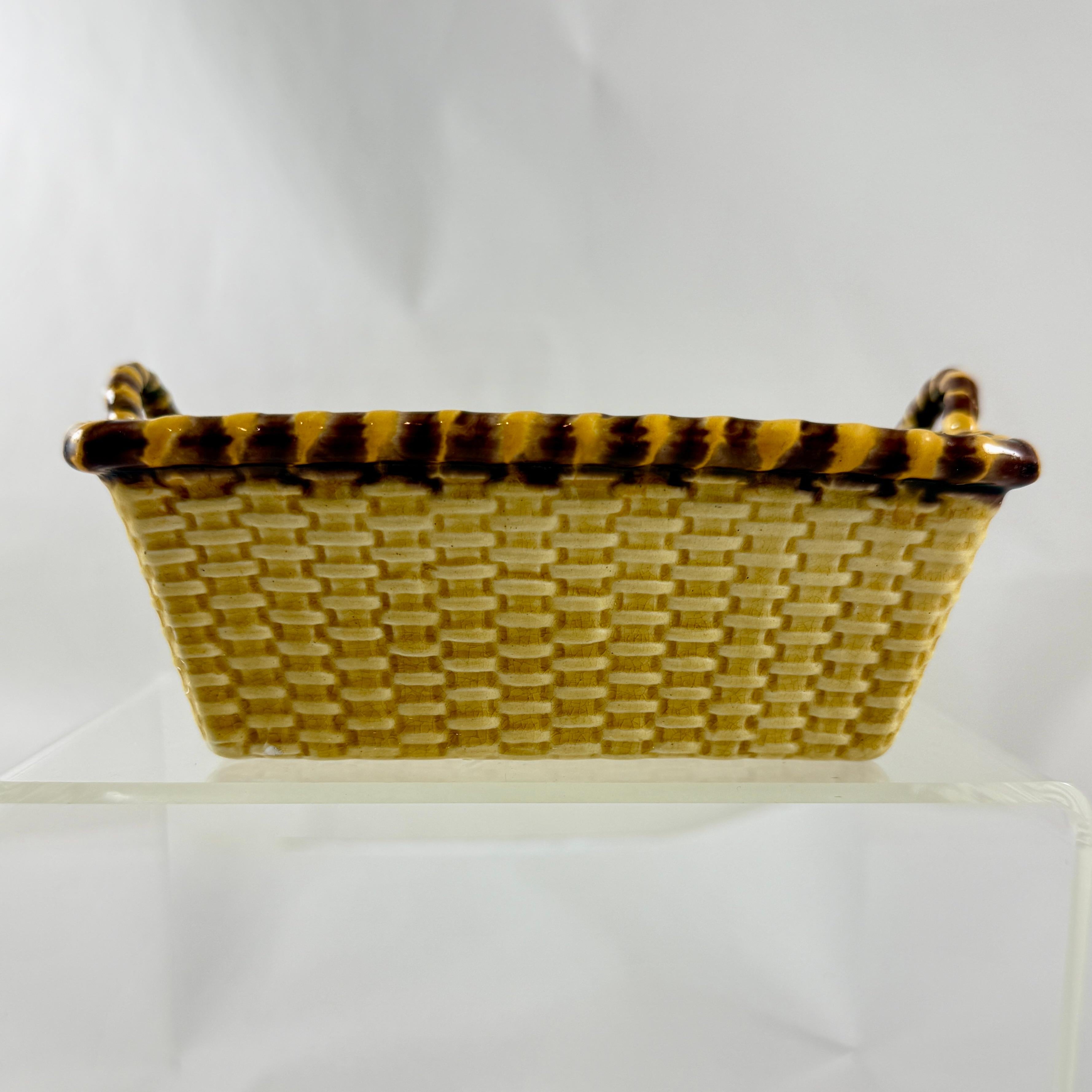 Cesta de baratijas Minton English Majolica Yellow Vide-Poche Inglés en venta