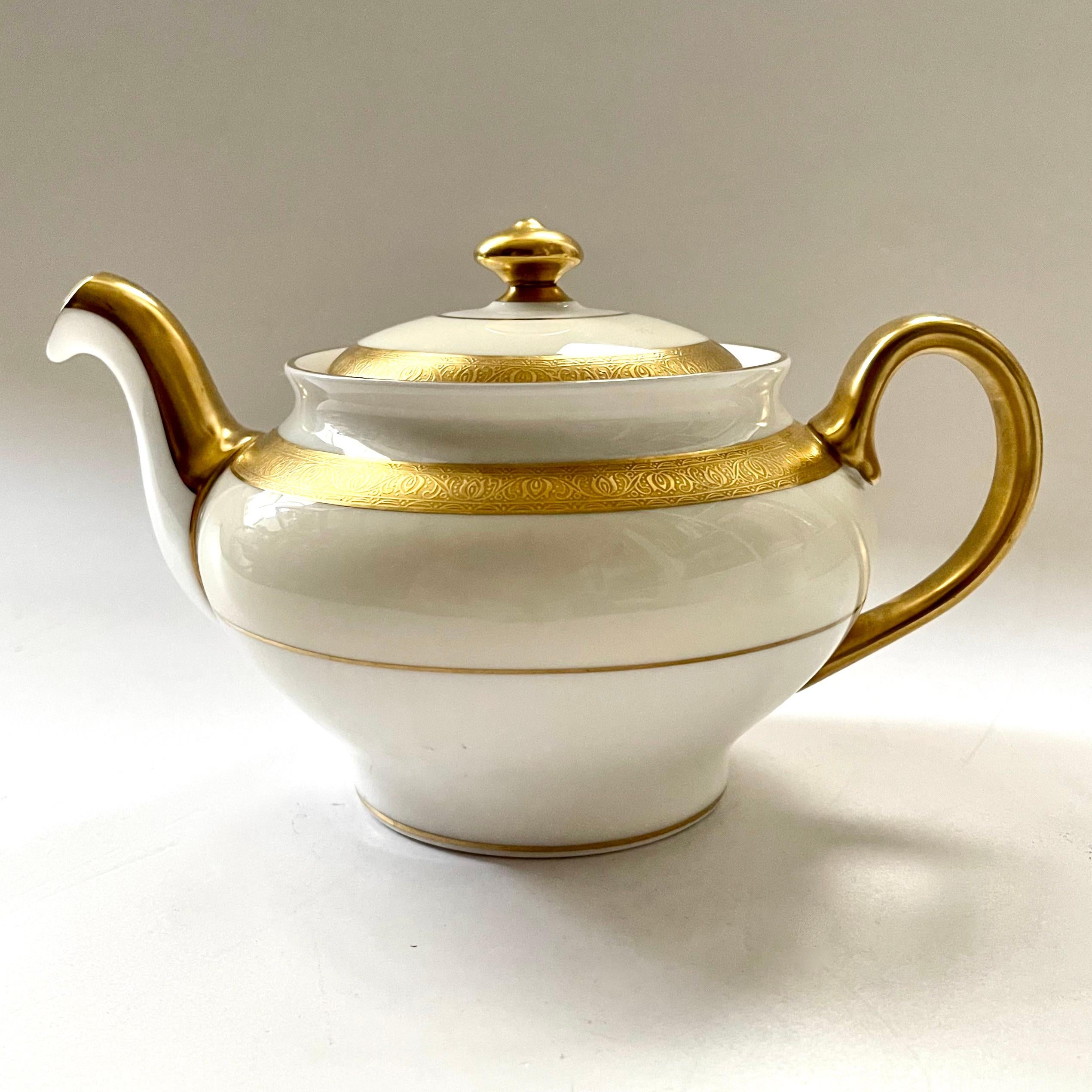 British Minton Fine Bone China Gold Plated 115 Piece Buckingham Dinner Service