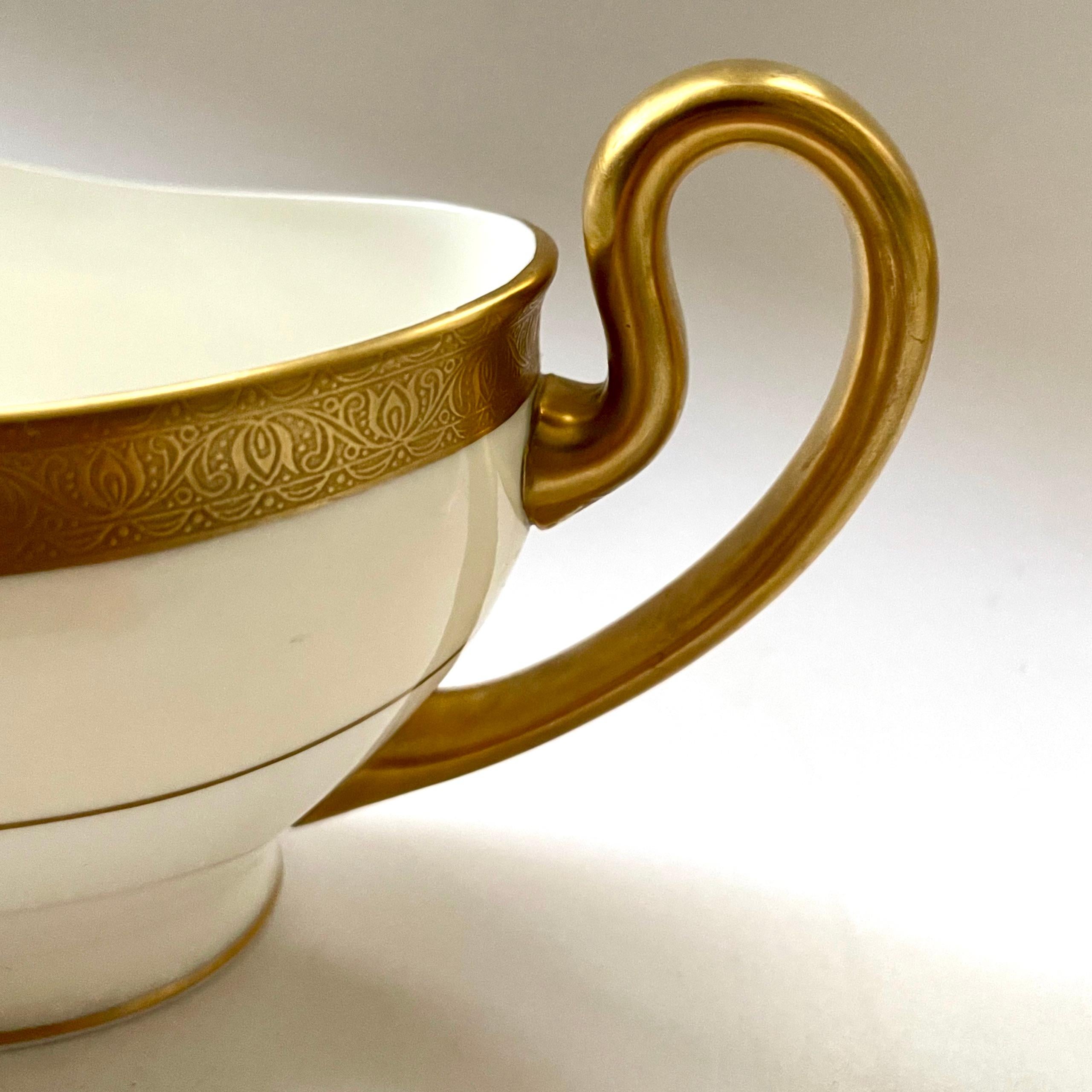 Minton Fine Bone China Gold Plated 115 Piece Buckingham Dinner Service In Good Condition In CA, CA