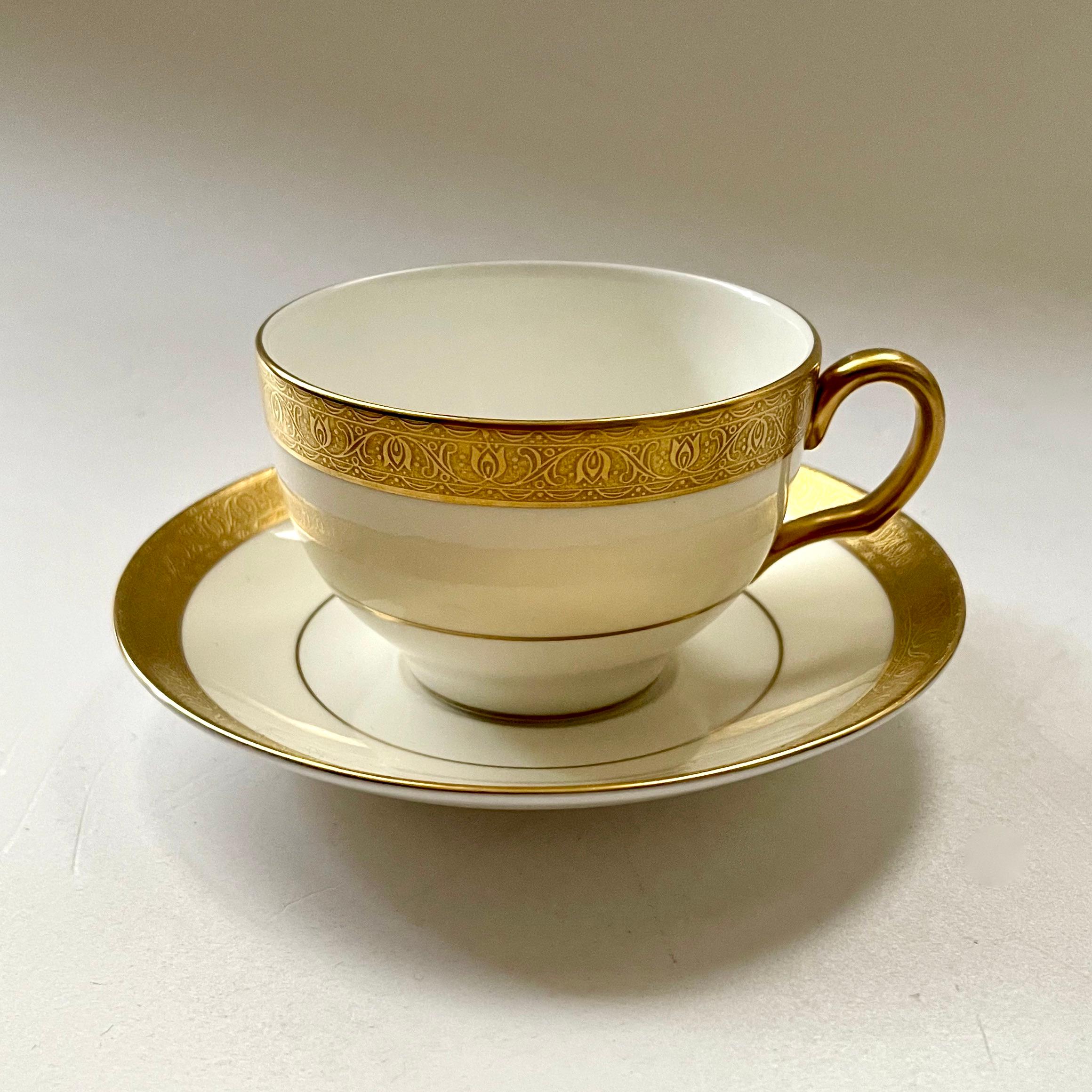 20th Century Minton Fine Bone China Gold Plated 115 Piece Buckingham Dinner Service