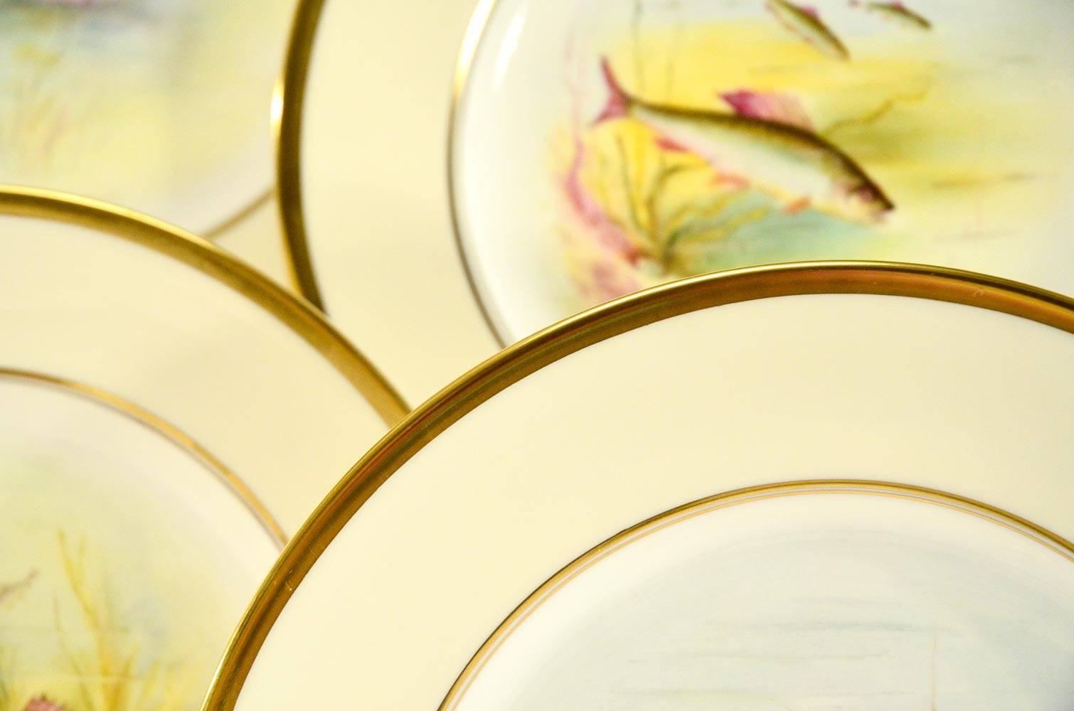 Minton Hand Painted Artist Signed Fish Service with Platter, 12 Plates and Gravy In Excellent Condition For Sale In Great Barrington, MA