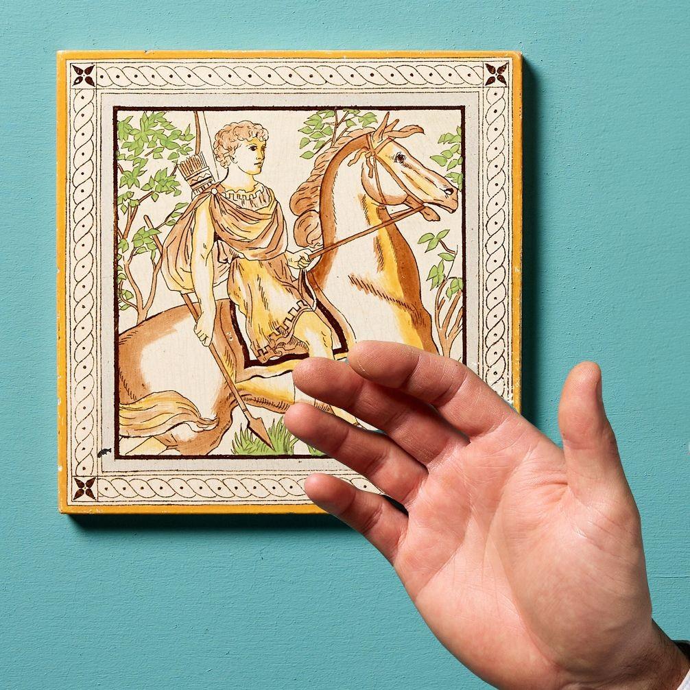 Eine zurückgewonnene 8-Zoll-Tonfliese von Minton Hollins & Co. (auf der Rückseite gestempelt), illustriert mit einer Szene aus Shakespeares Gedicht 