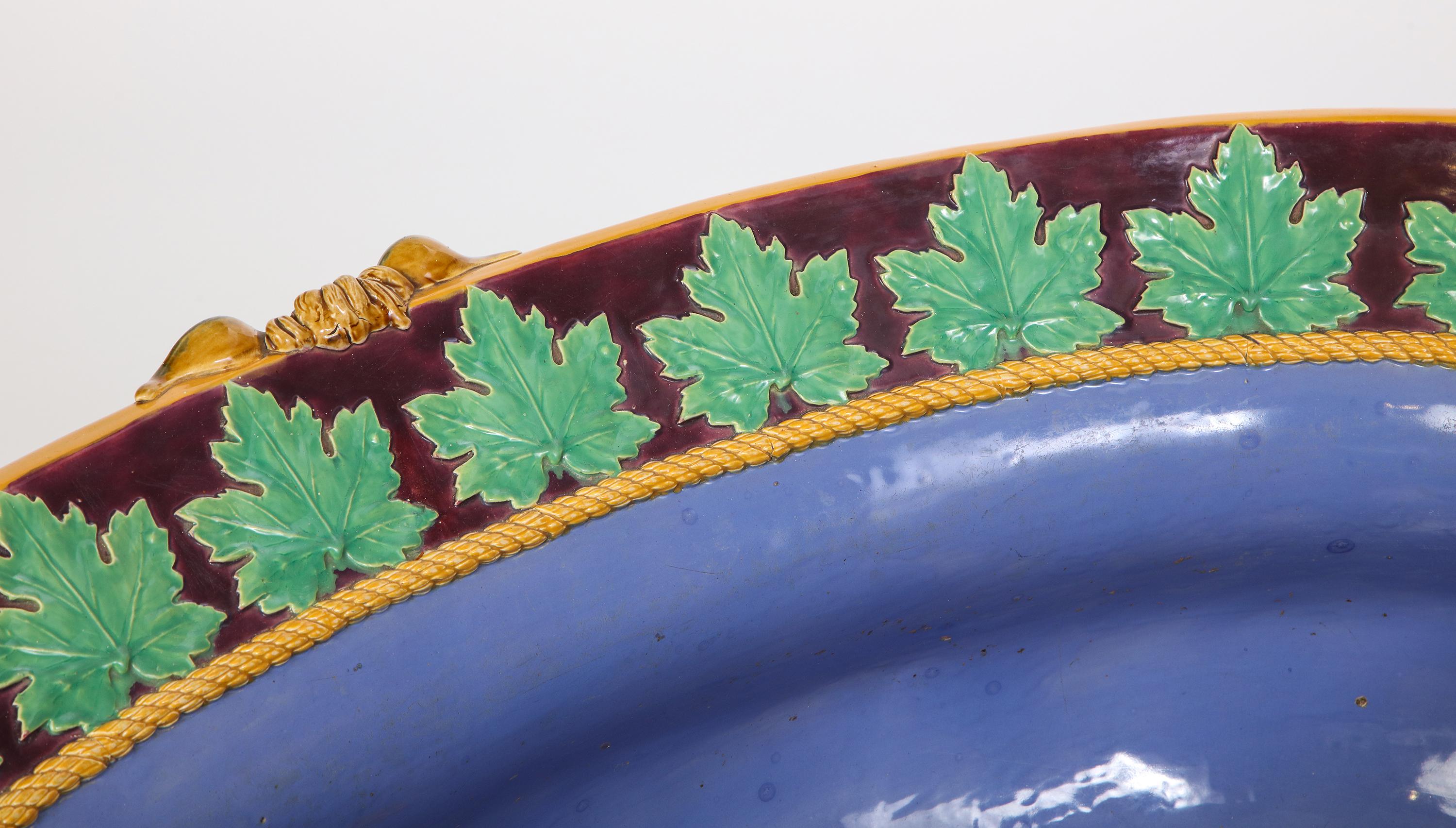 Minton Majolica Aubergine-Ground 'Marochetti' Cistern, Mid-19th Century For Sale 7