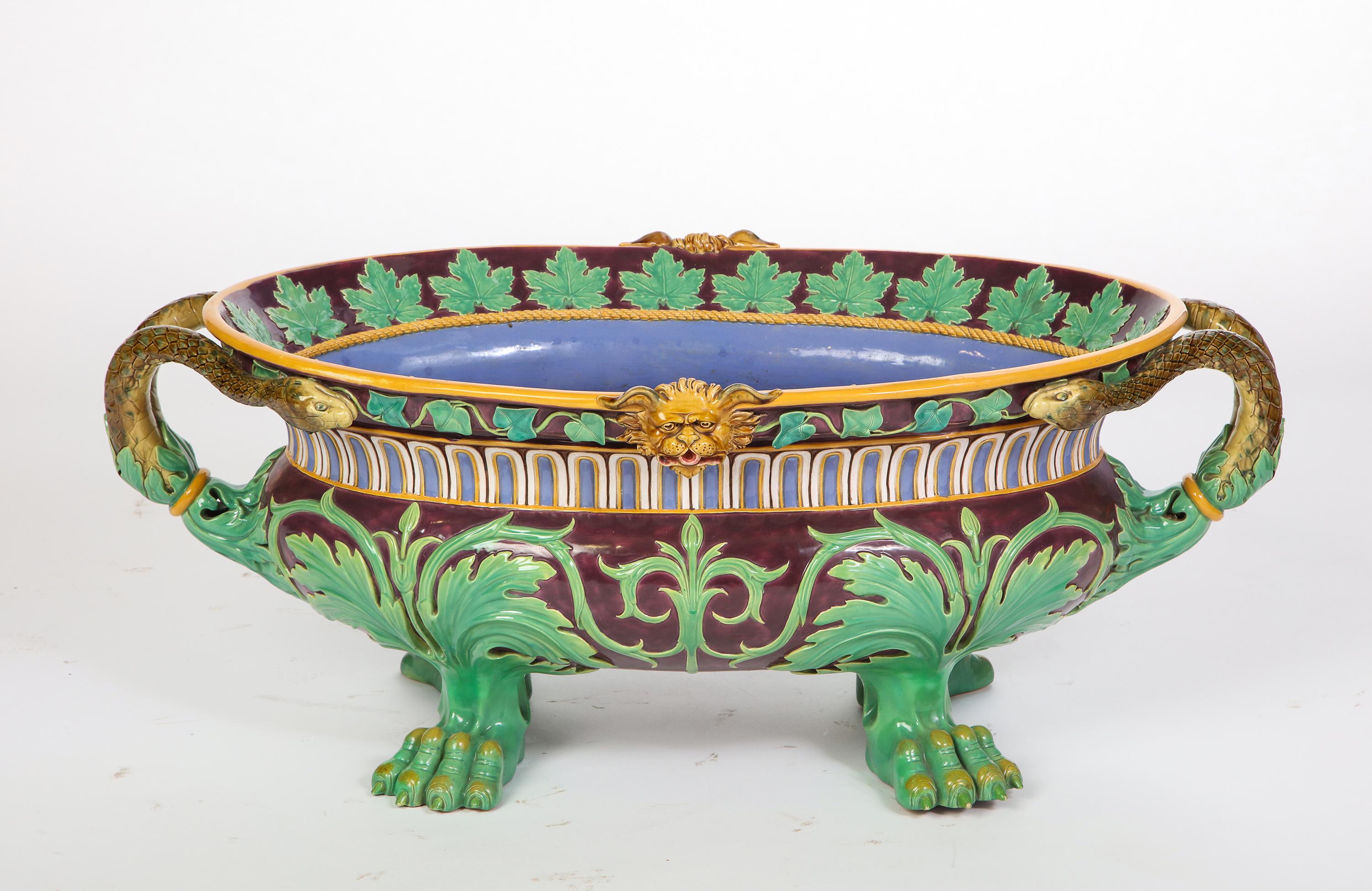 Minton Majolica Aubergine-Ground 'Marochetti' Cistern, Mid-19th Century For Sale 11