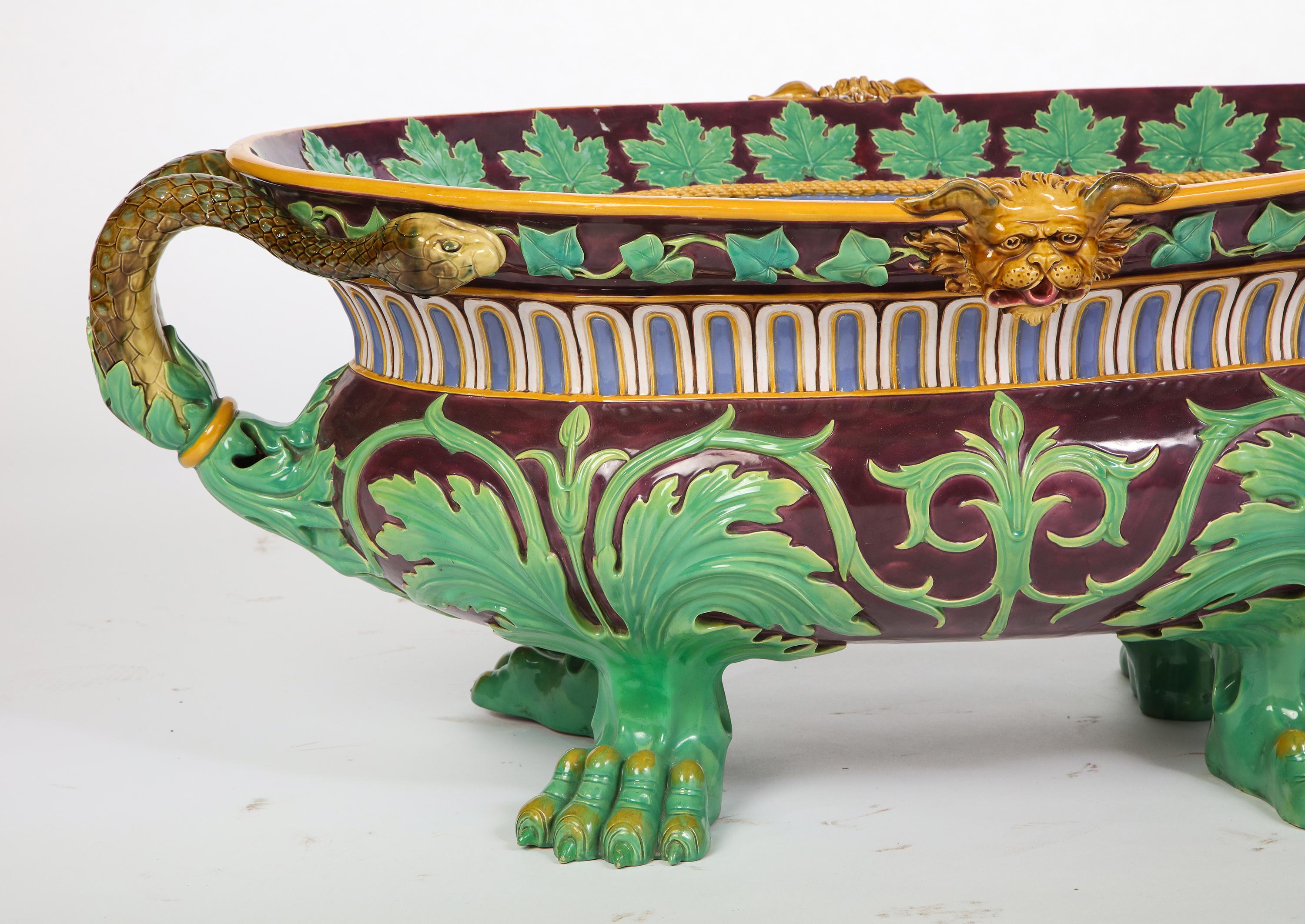 Minton Majolica Aubergine-Ground 'Marochetti' Cistern, Mid-19th Century In Good Condition For Sale In New York, NY
