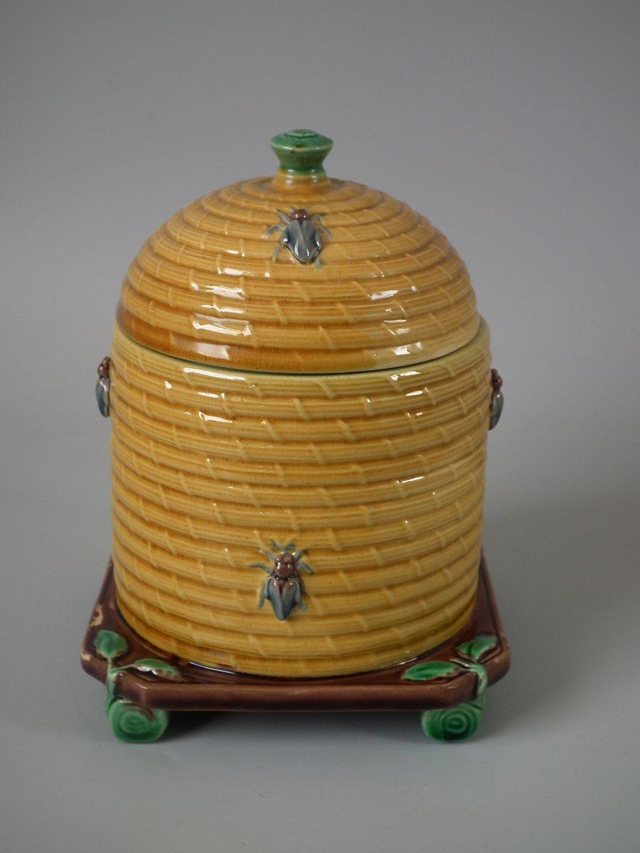 Minton Majolica Beehive Honey Pot and Cover In Good Condition In Chelmsford, Essex