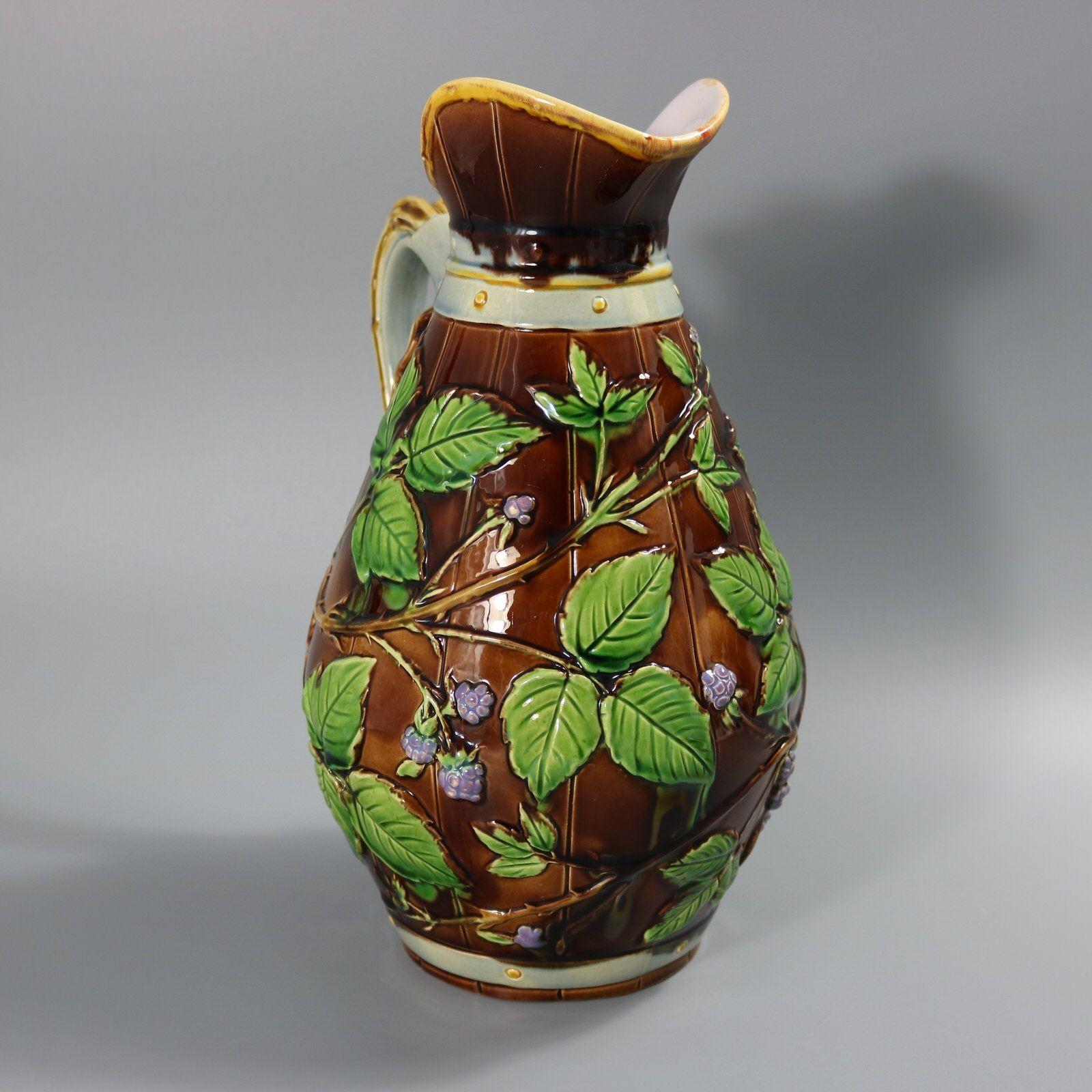 Jarra Minton Majolica Zarzamora en venta 1