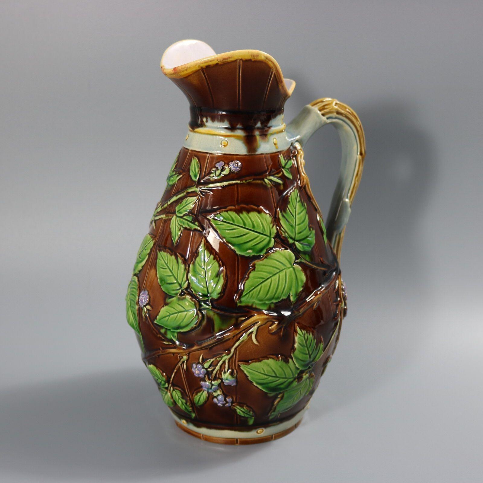 Jarra Minton Majolica Zarzamora en venta 3