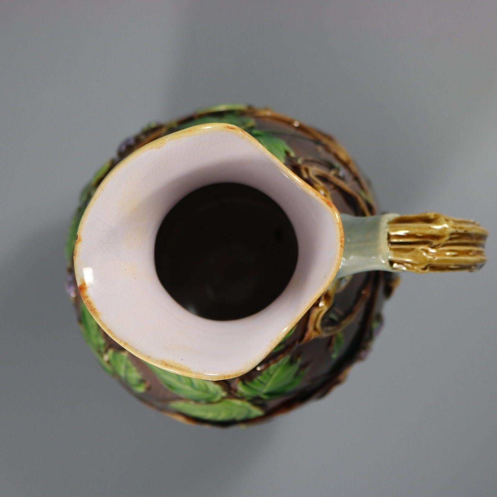 Jarra Minton Majolica Zarzamora en venta 4