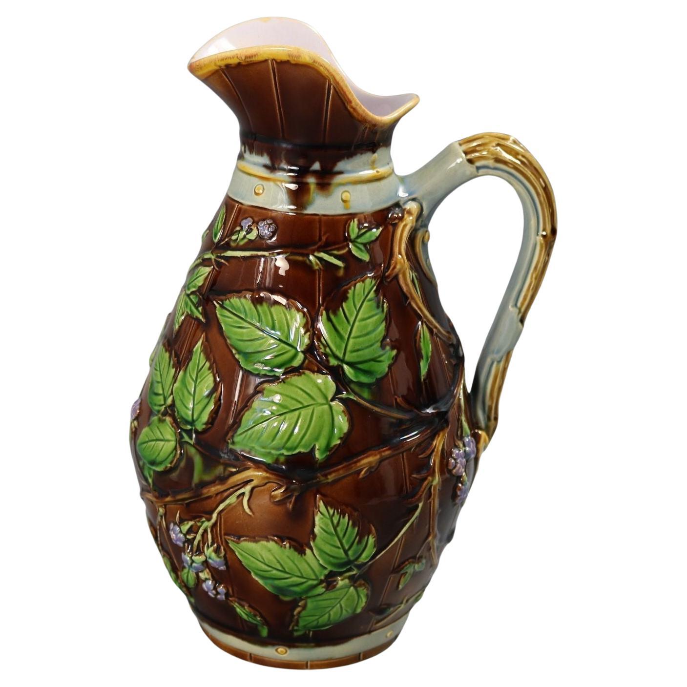 Jarra Minton Majolica Zarzamora en venta