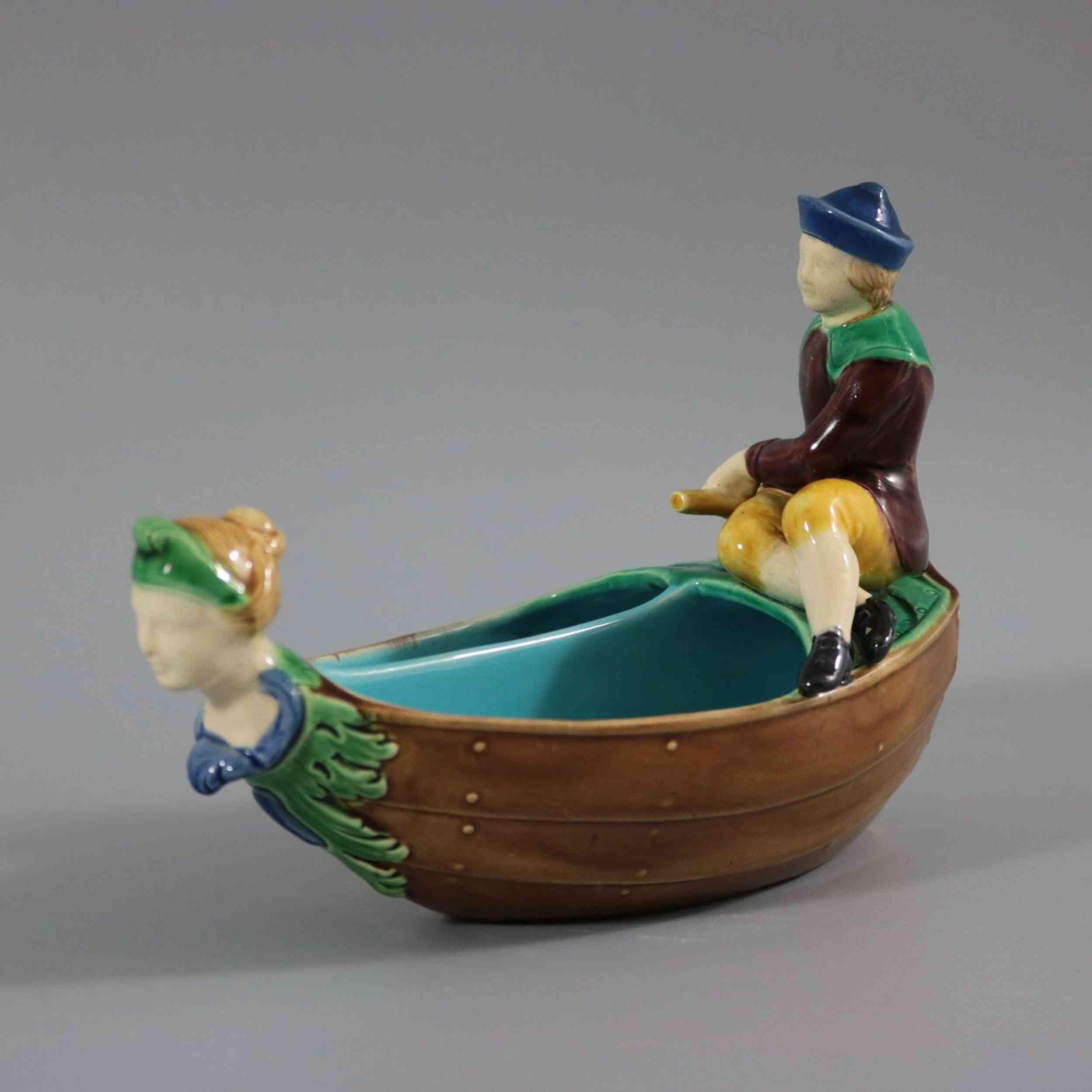 Victorien Plat en majolique « Boy on Boat Dish » de Minton en vente