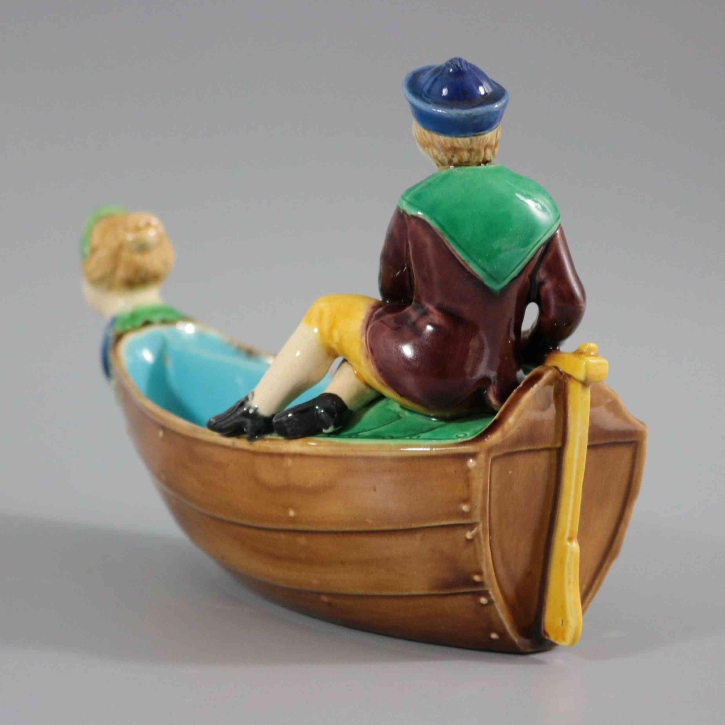 Minton Majolica Boy on Boat Dish In Good Condition For Sale In Chelmsford, Essex