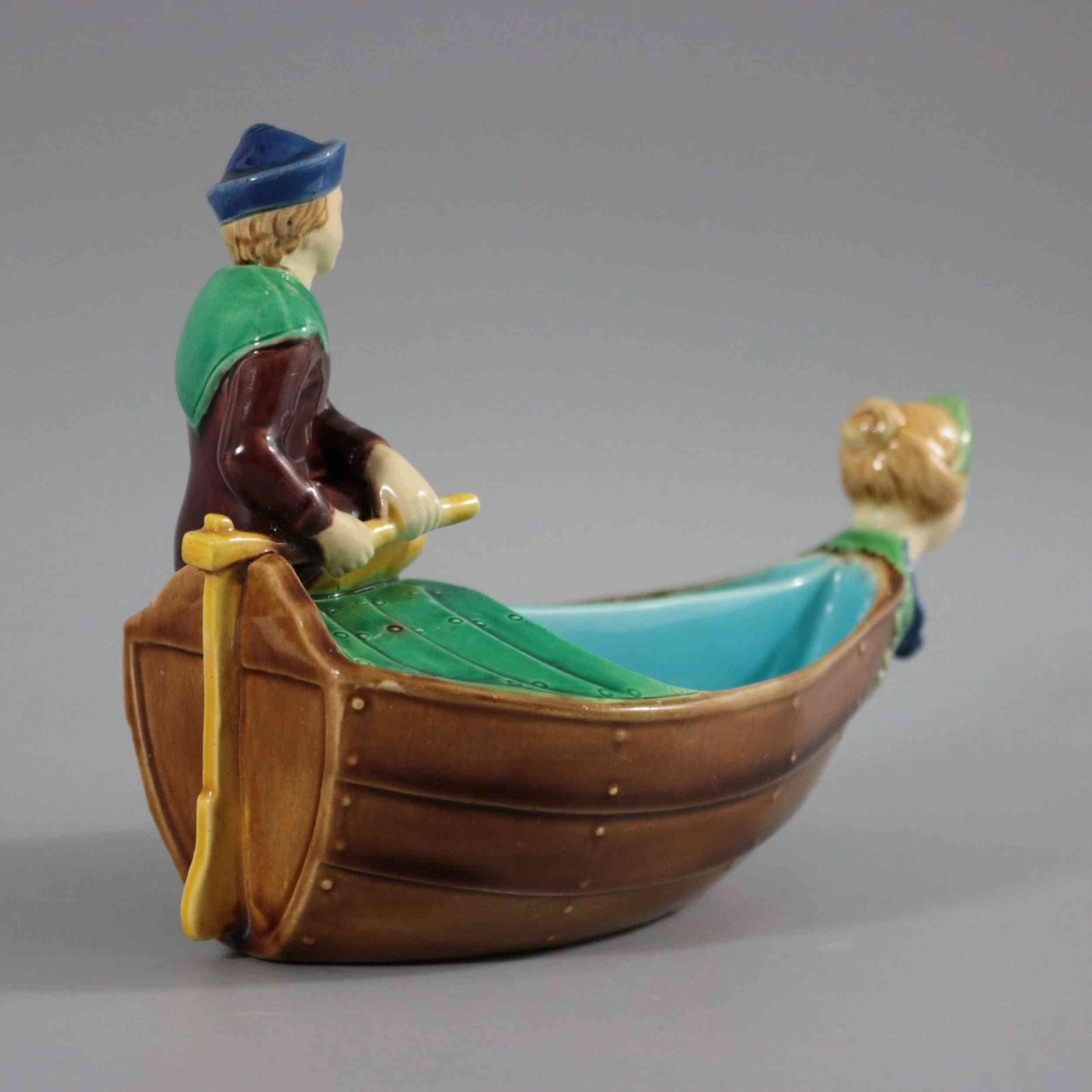 Milieu du XIXe siècle Plat en majolique « Boy on Boat Dish » de Minton en vente