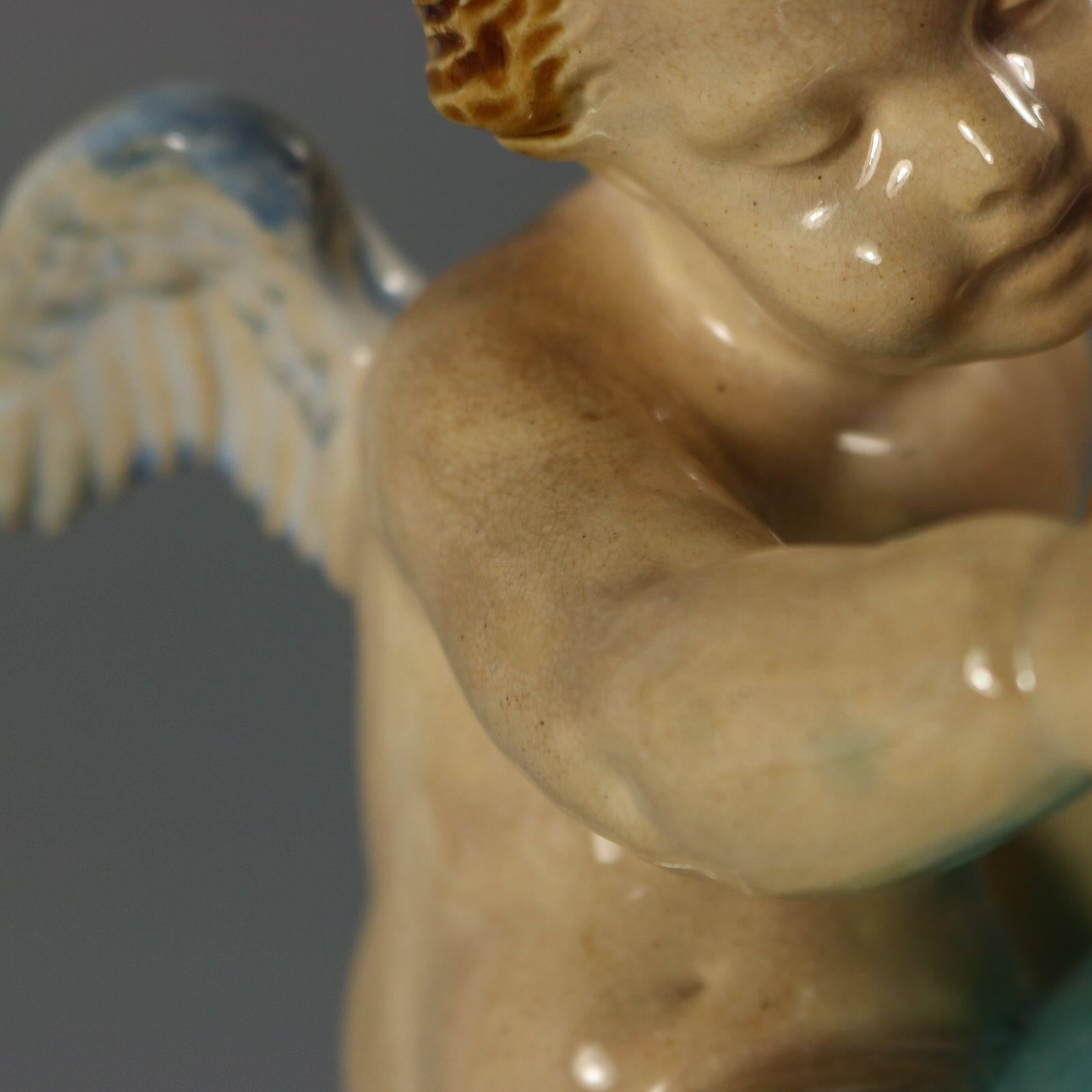 Vaso con cherubini in maiolica di Minton in vendita 10