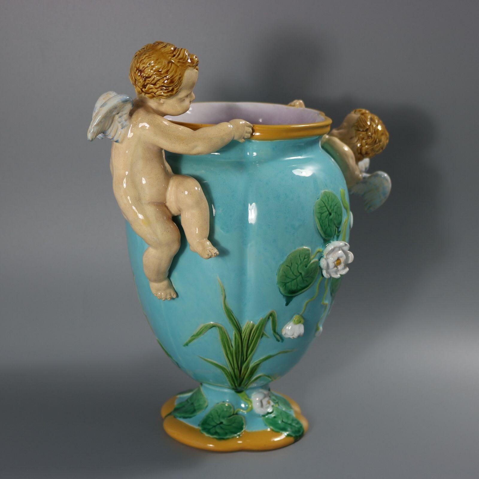 Majolica Vaso con cherubini in maiolica di Minton in vendita