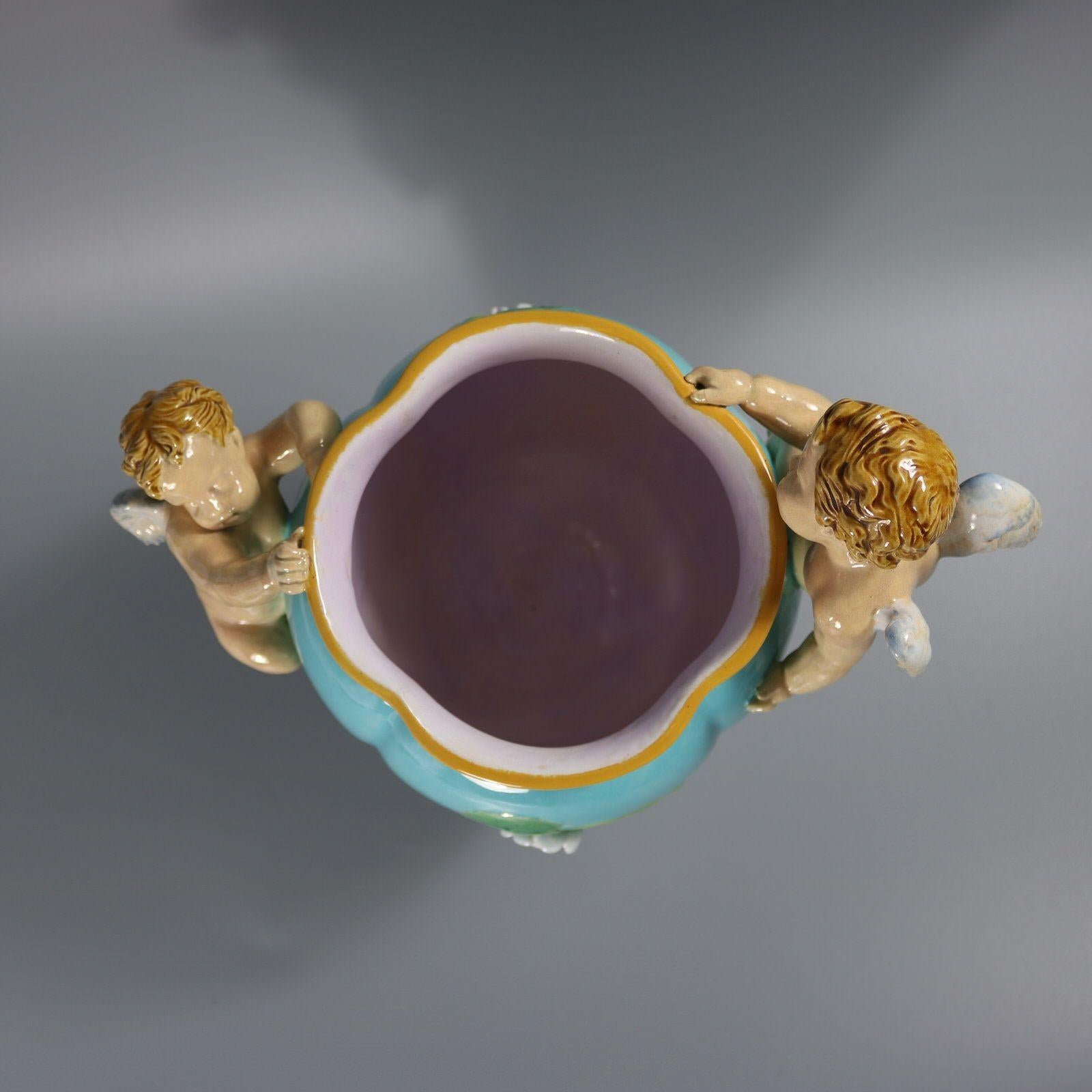 Vaso con cherubini in maiolica di Minton in vendita 4